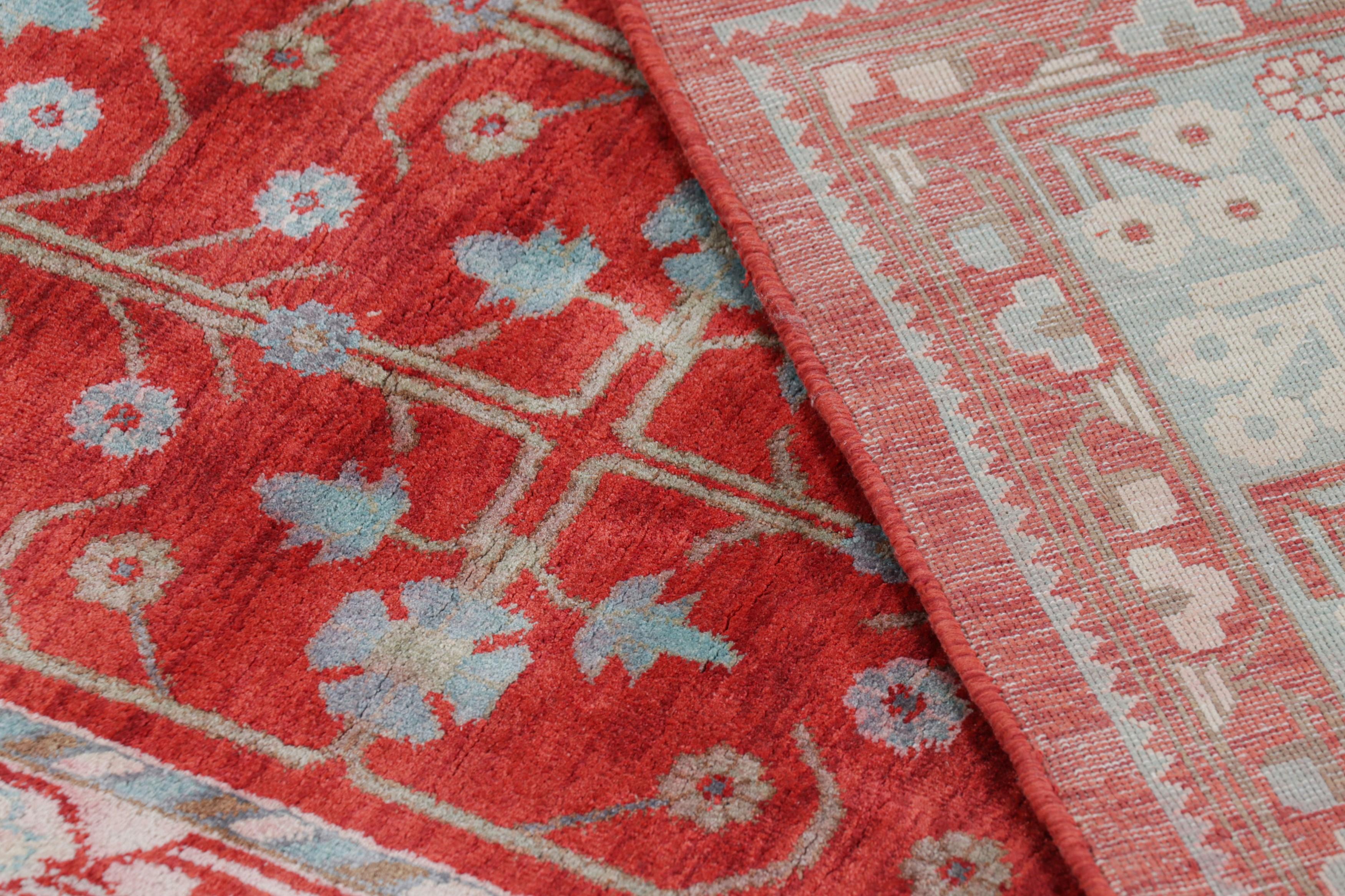 Rug & Kilim's Khotan Style Teppich in Rot und Blau mit geometrischen Mustern (Wolle) im Angebot
