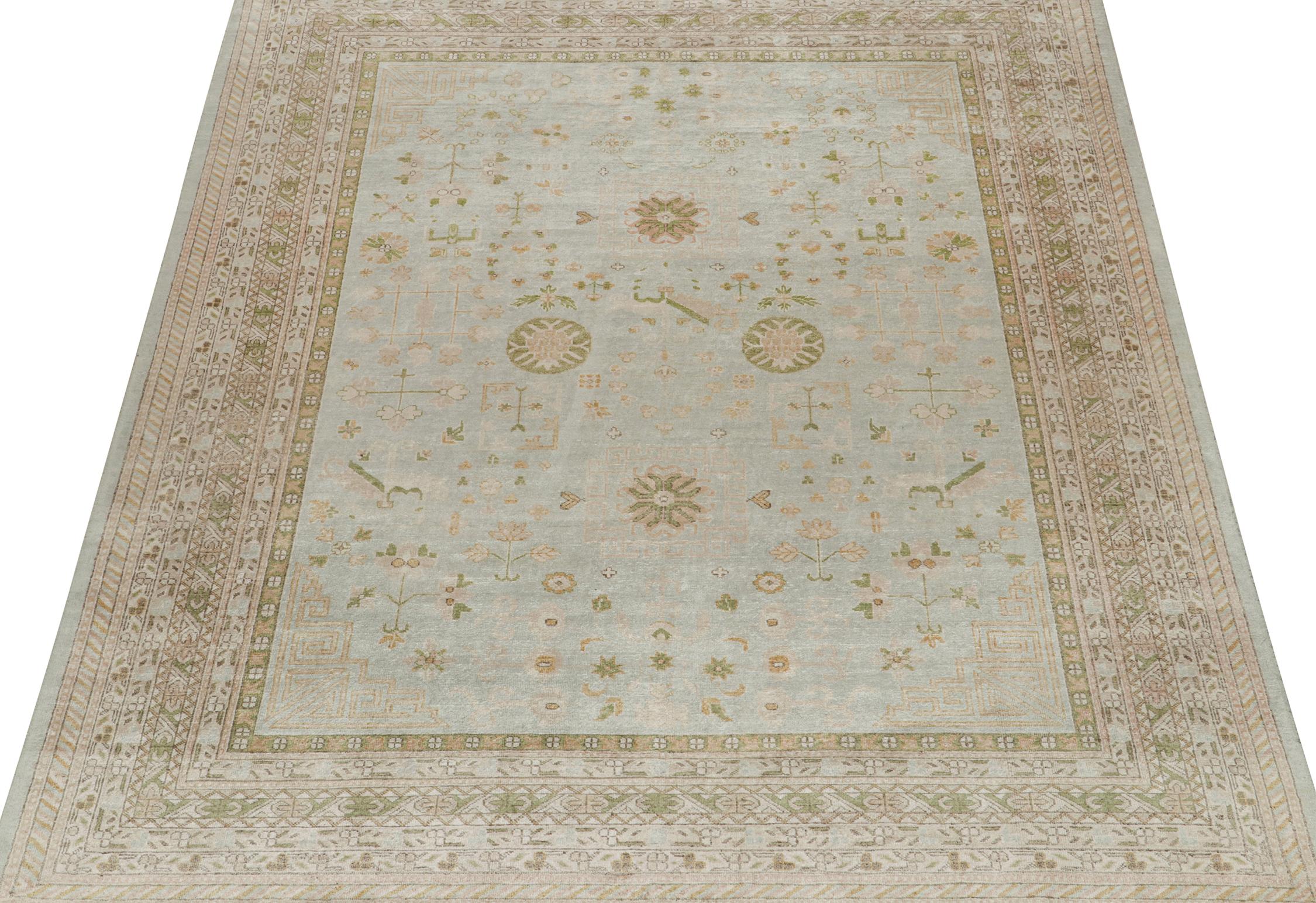 Indien Rug & Kilim's Khotan Style Rug with Blue & Beige-Brown Geometric Pattern (tapis de style Khotan à motifs géométriques bleu et beige-marron) en vente