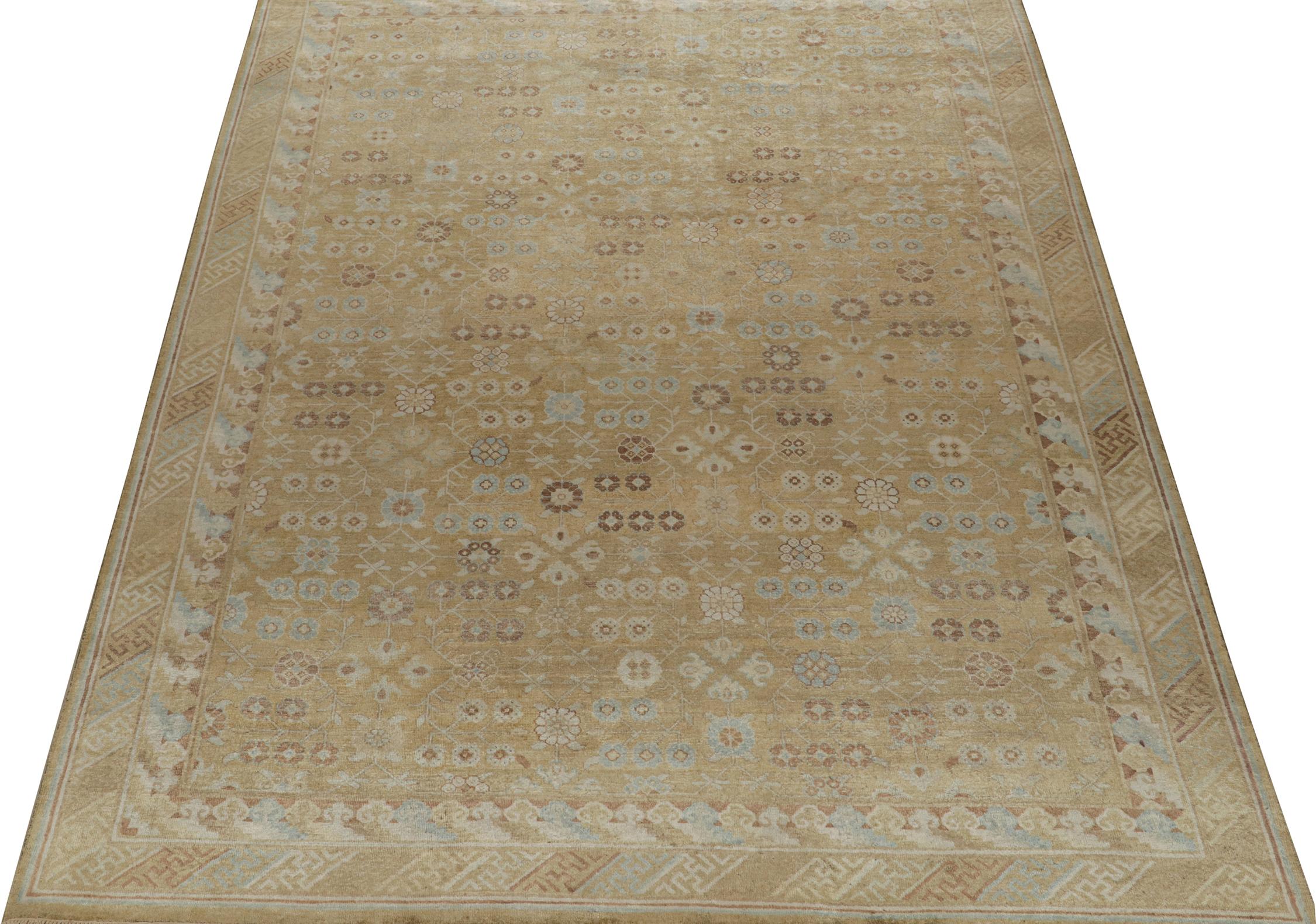 Teppich & Kelim-Teppich im Khotan-Stil mit geometrischem Muster in Blau & Beige-Brown (Indisch) im Angebot