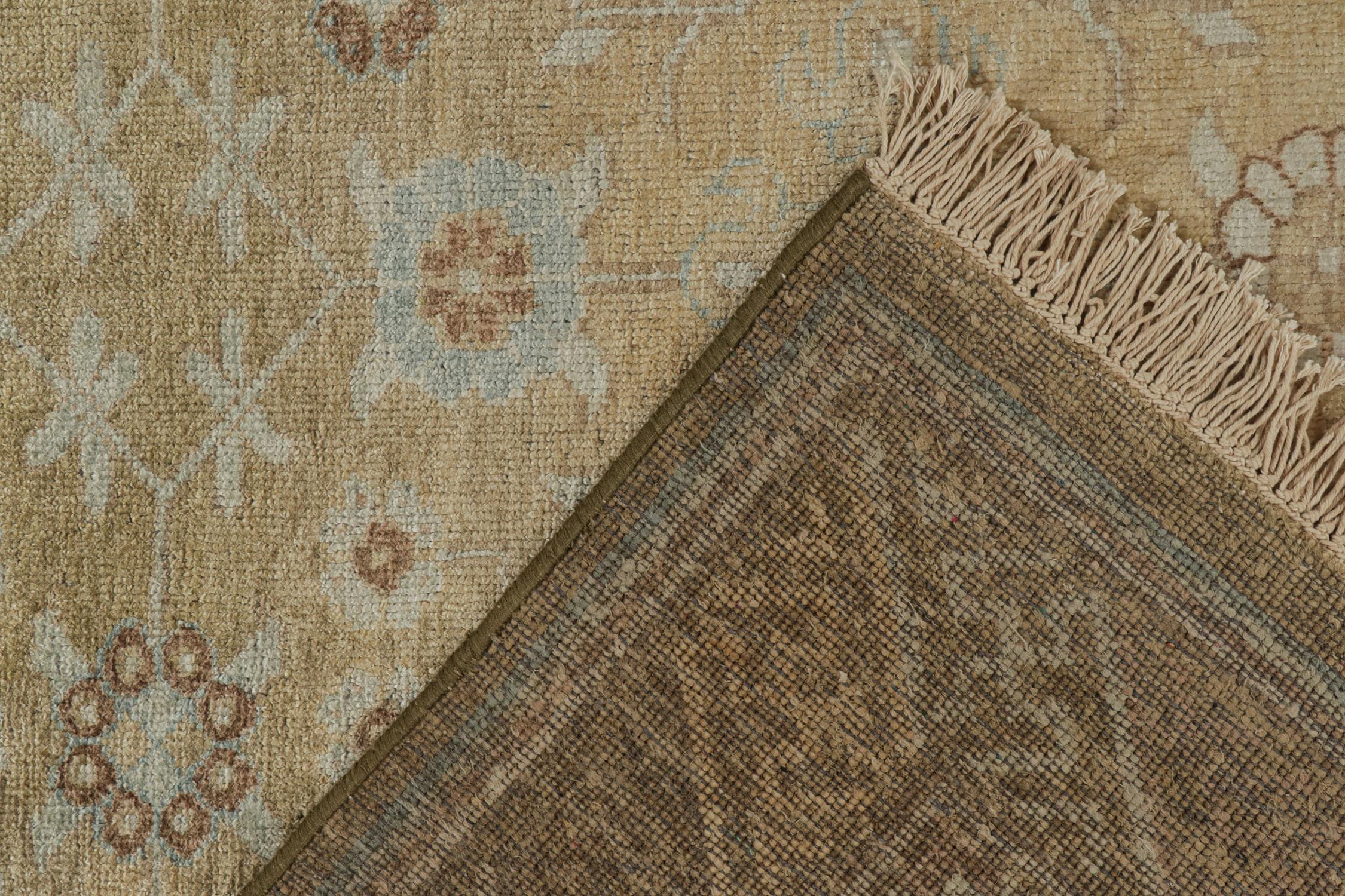 Teppich & Kelim-Teppich im Khotan-Stil mit geometrischem Muster in Blau & Beige-Brown (Seide) im Angebot