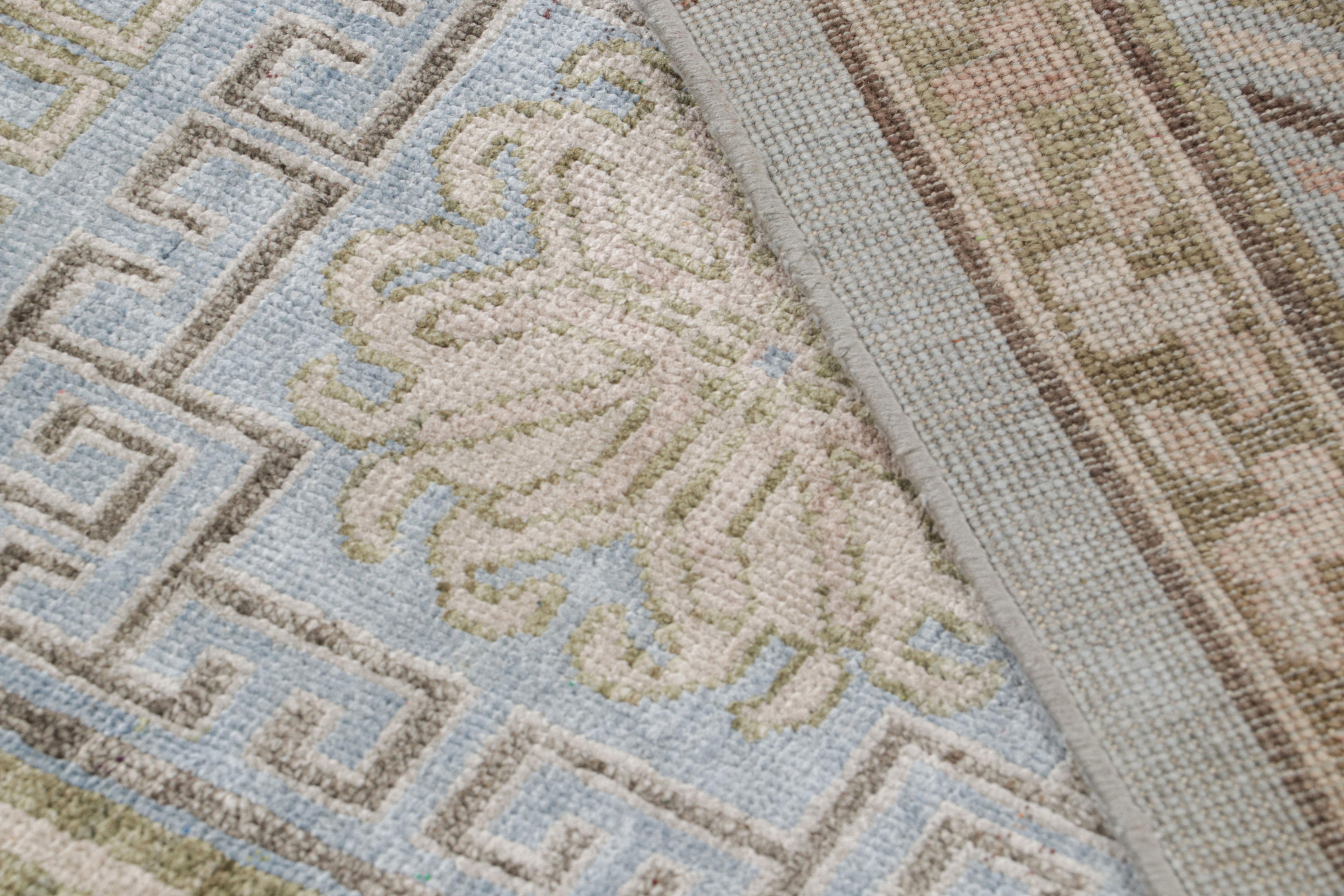 Lana Rug & Kilim: tappeto in stile Khotan con motivi a medaglione blu e beige-marrone in vendita