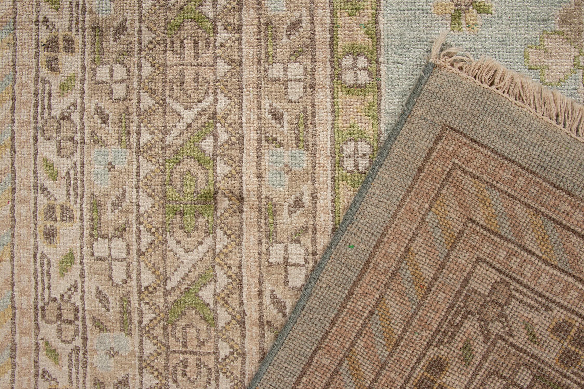 Rug & Kilim's Teppich im Khotan-Stil mit blauem und braun-beigefarbenem Muster (Seide) im Angebot