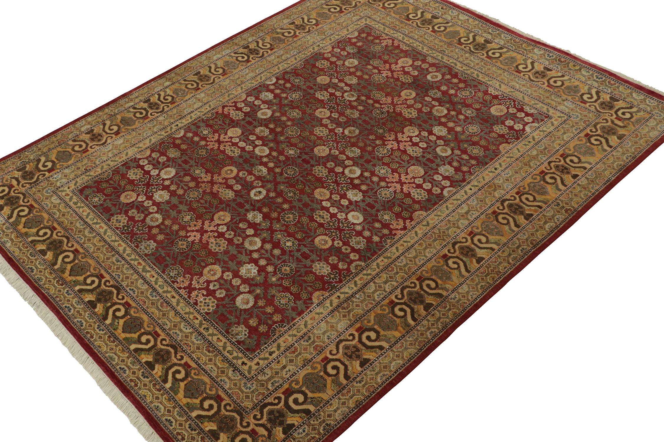 Un tapis 8x10 inspiré des styles de tapis Khotan anciens, de la collection Modern Classics de Rug & Kilim. Noué à la main en laine, bénéficiant d'un jeu de couleurs particulièrement unique pour cette provenance inspirante.
Plus loin dans la