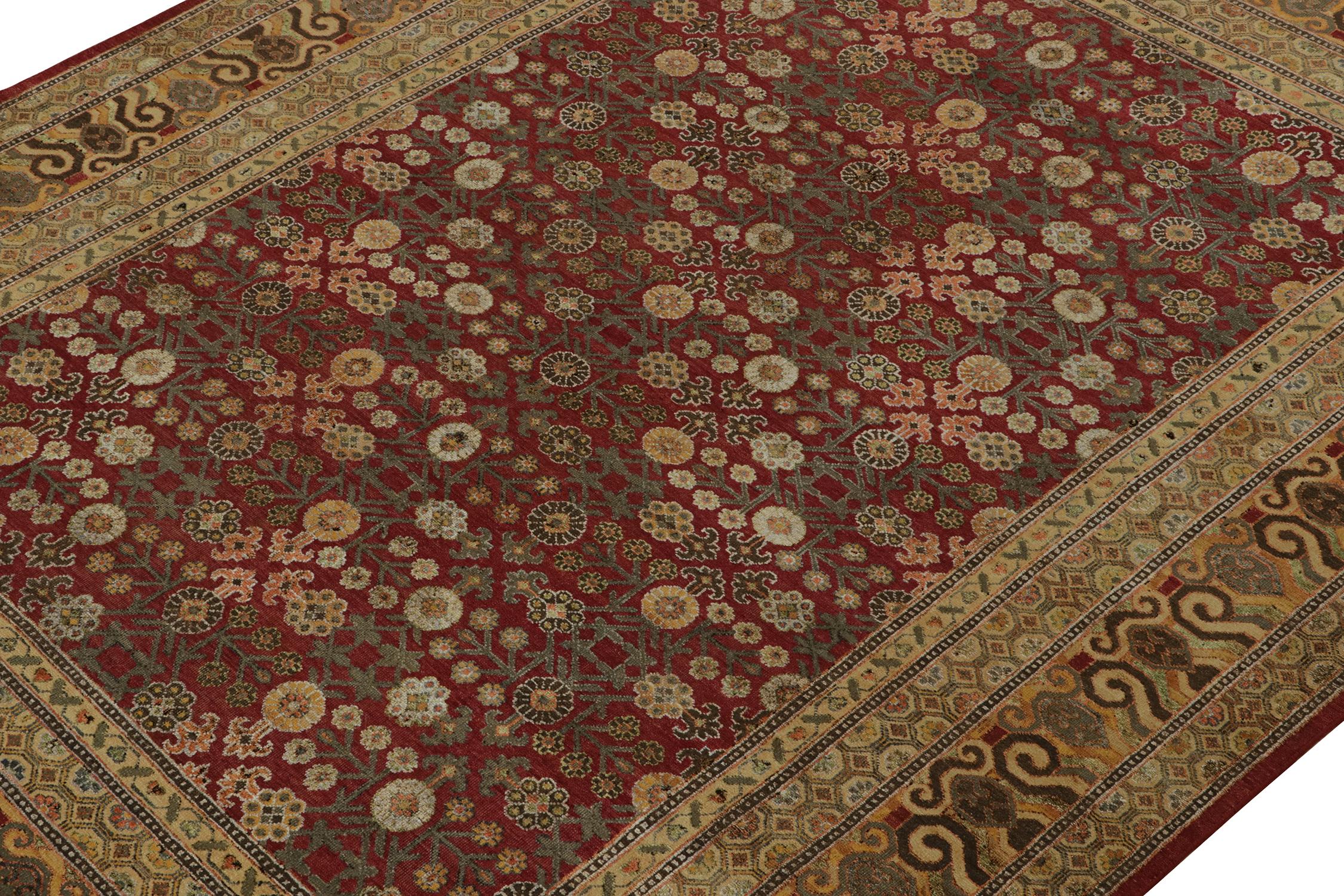 Rug & Kilim's Khotan Stil Teppich mit Maroon und Gold mit Blumenmustern (Handgeknüpft) im Angebot