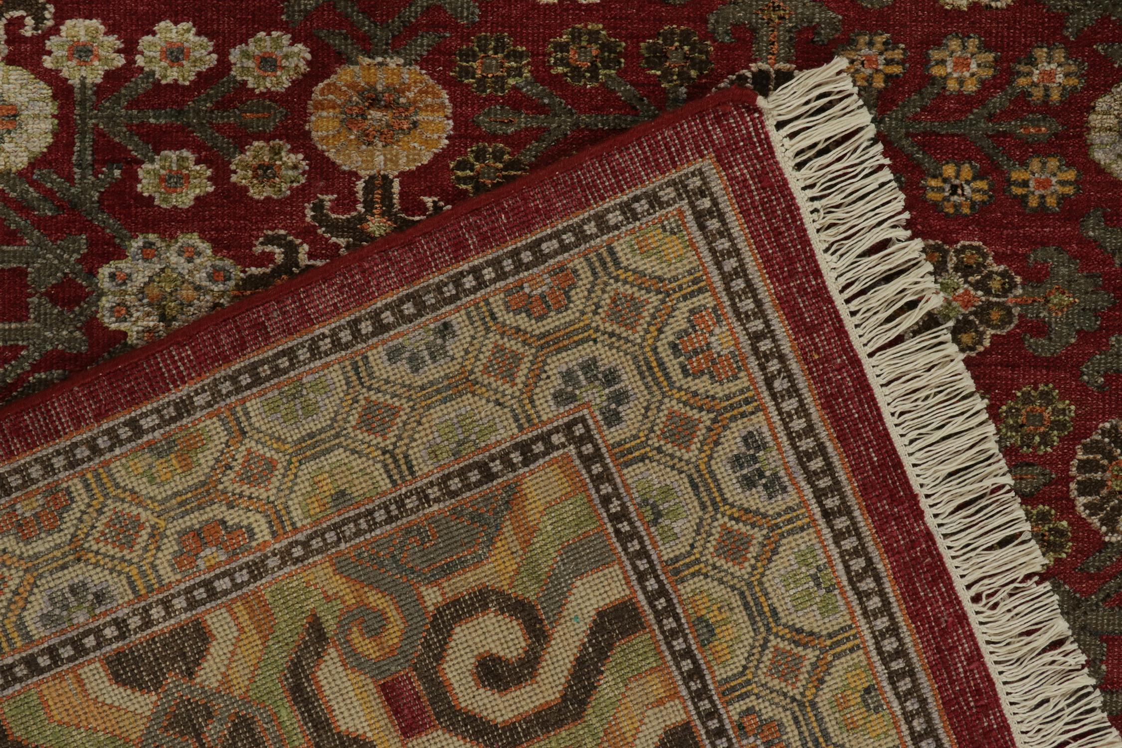 Laine Rug & Kilim's Khotan Style Rug with Maroon and Gold with Floral Patterns (tapis de style Khotan avec des motifs floraux) en vente