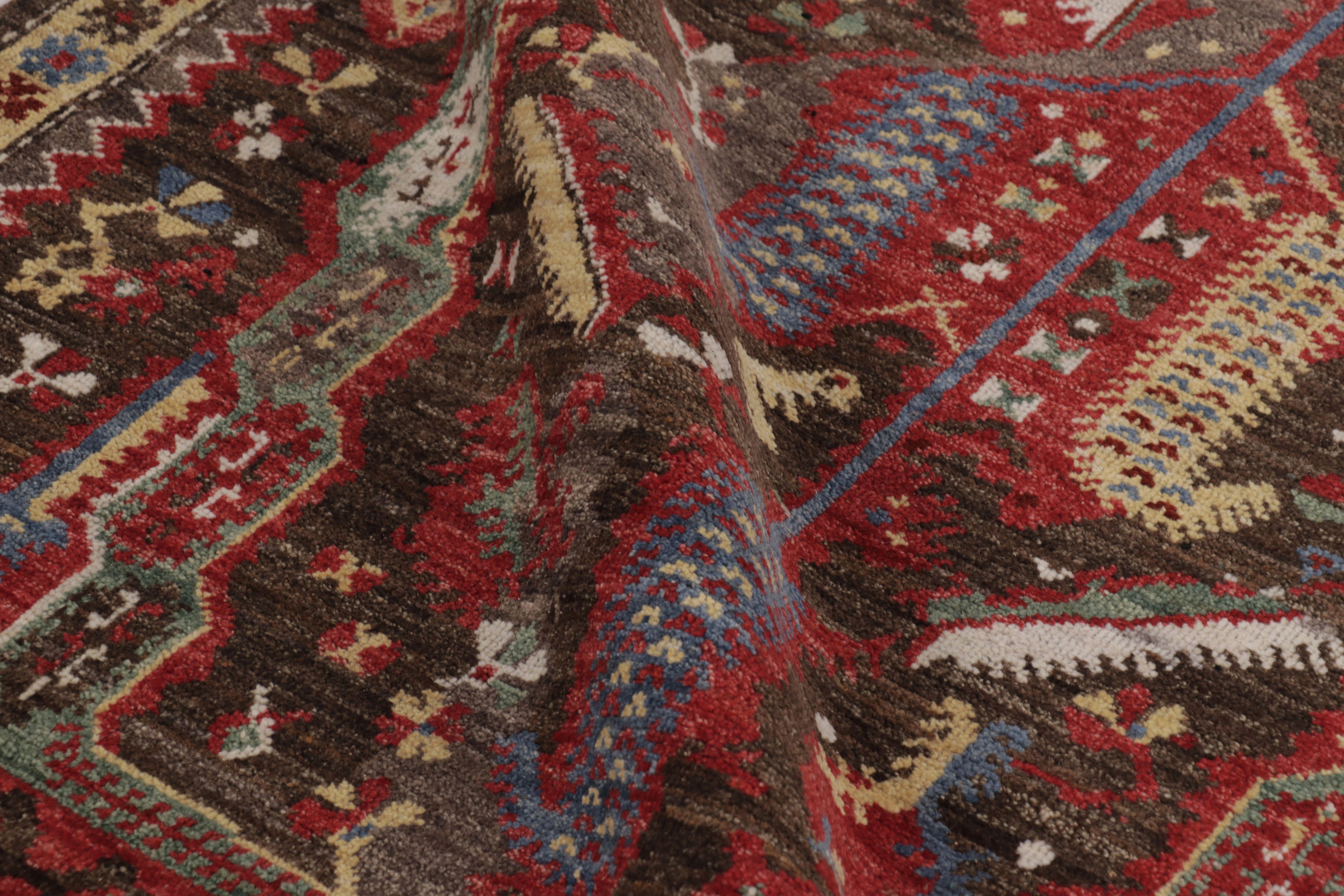 Lana Rug & Kilim: un tappeto ispirato a Konya con medaglioni tribali policromi in vendita