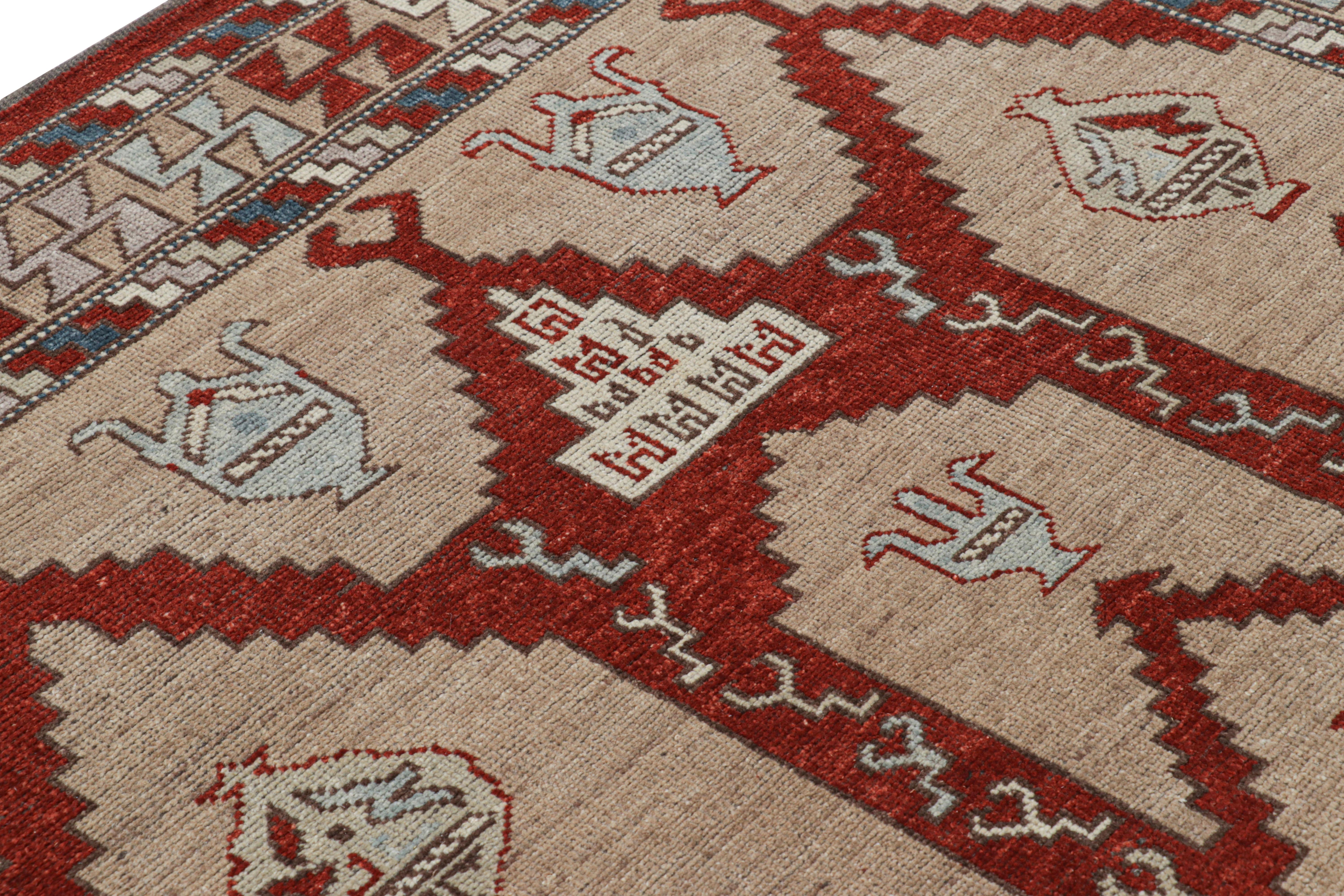 Rug & Kilim's Konya Style Rug in Taupe und Rot mit geometrischen Mustern (21. Jahrhundert und zeitgenössisch) im Angebot