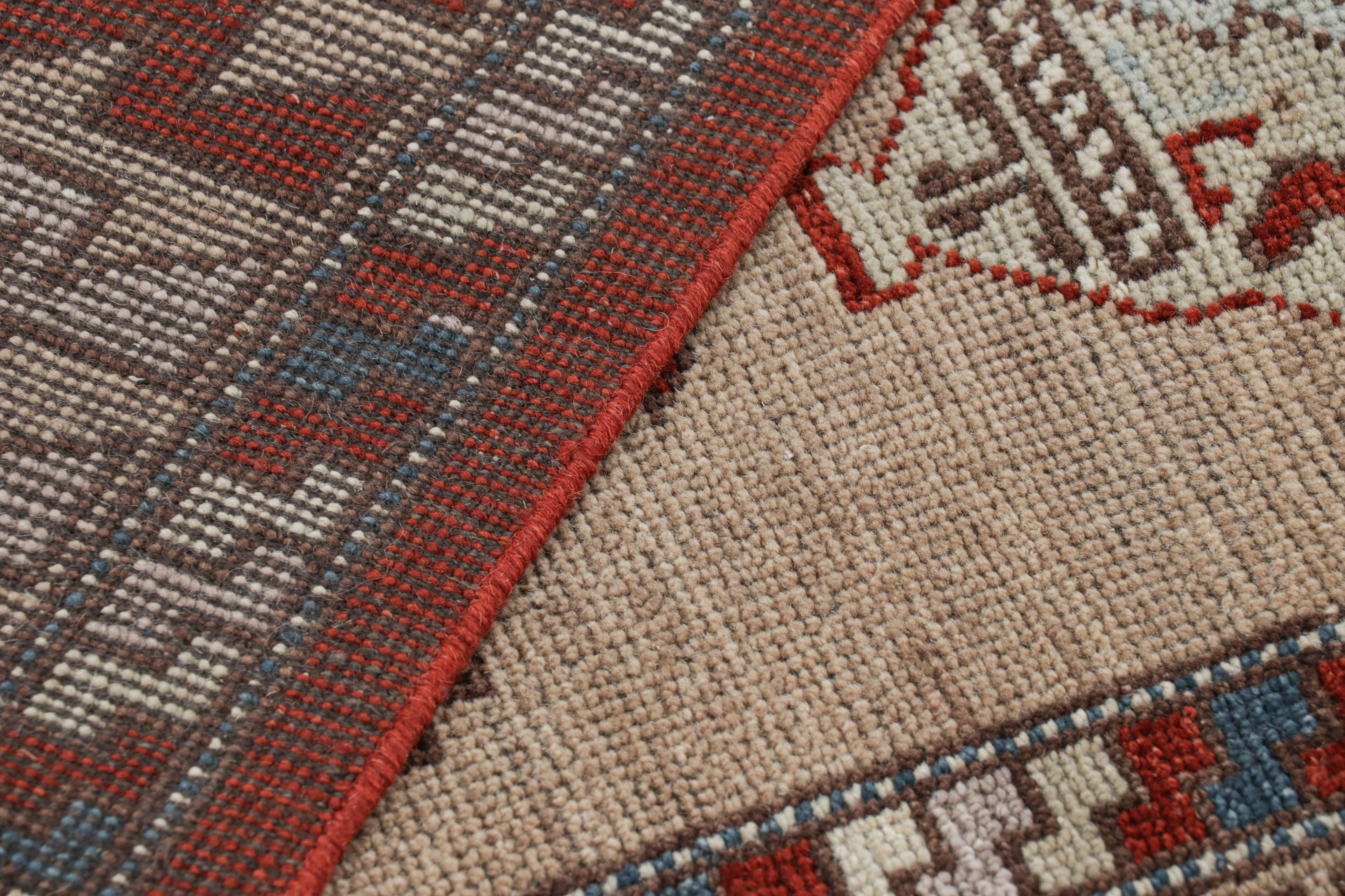 Rug & Kilim's Konya Style Rug in Taupe und Rot mit geometrischen Mustern (Wolle) im Angebot