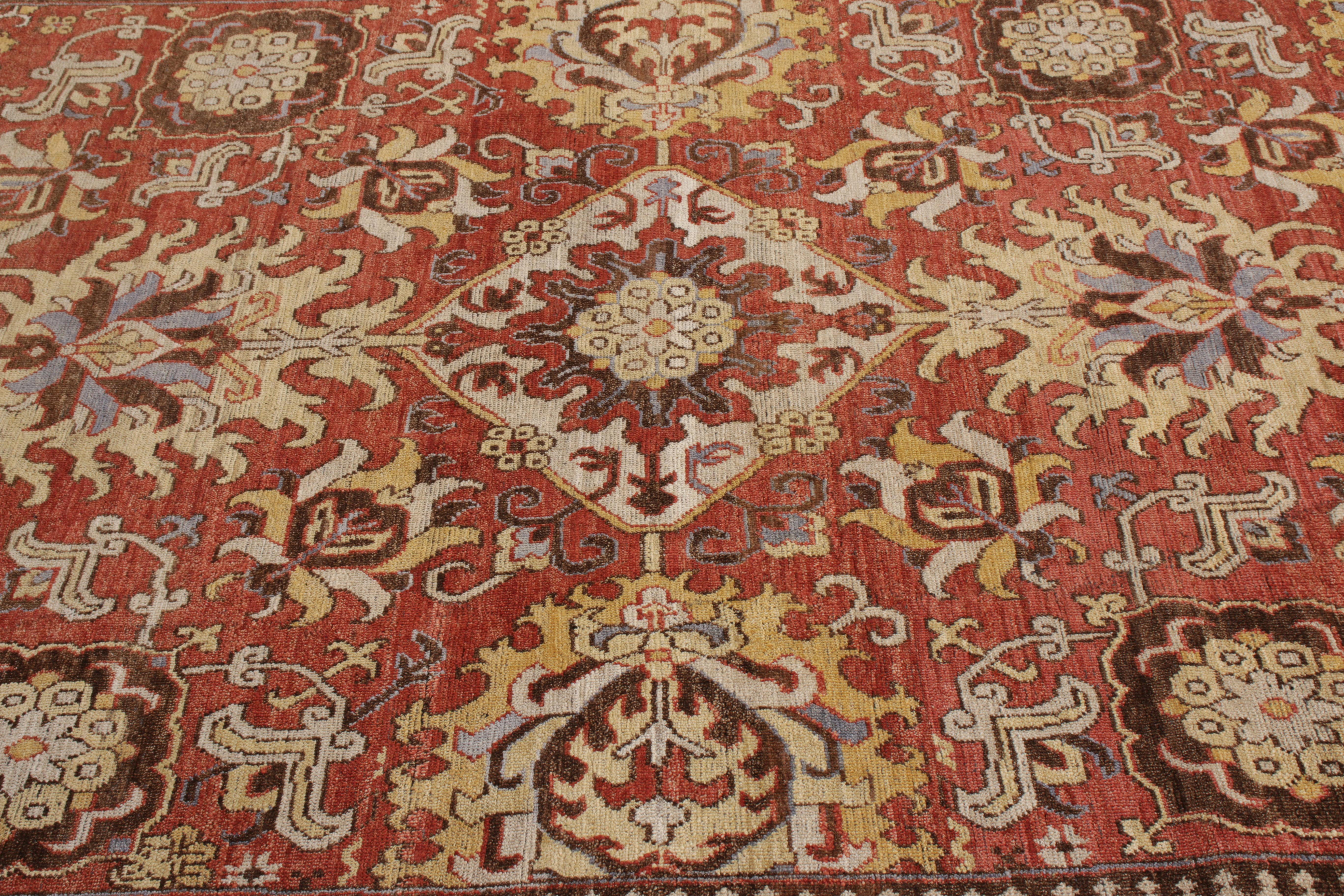 Indien Rug & Kilim's Kuba Style Rug in Red and Beige-Brown Floral Pattern (Tapis de style Kuba en rouge et beige-brun) en vente