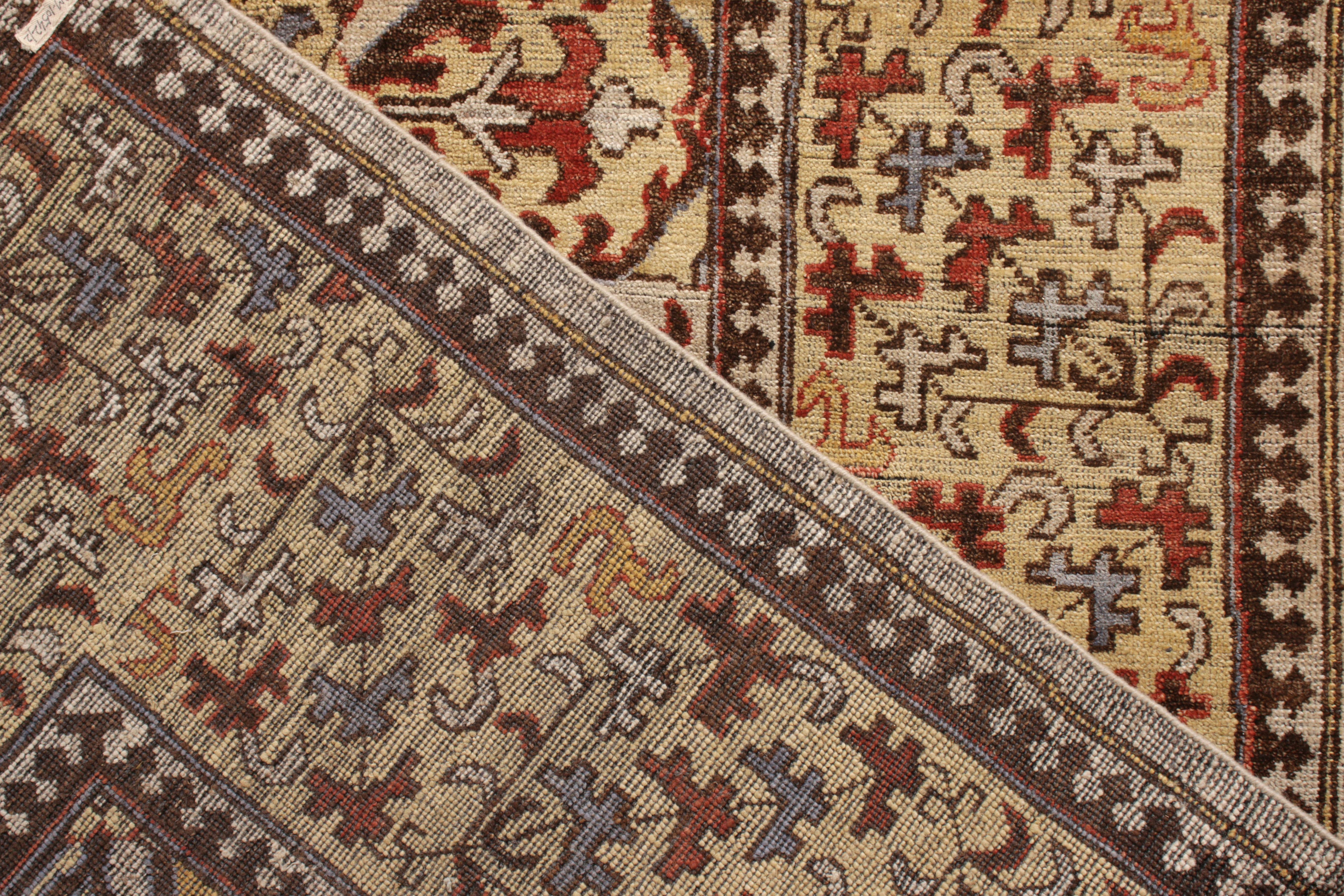 Noué à la main Rug & Kilim's Kuba Style Rug in Red and Beige-Brown Floral Pattern (Tapis de style Kuba en rouge et beige-brun) en vente
