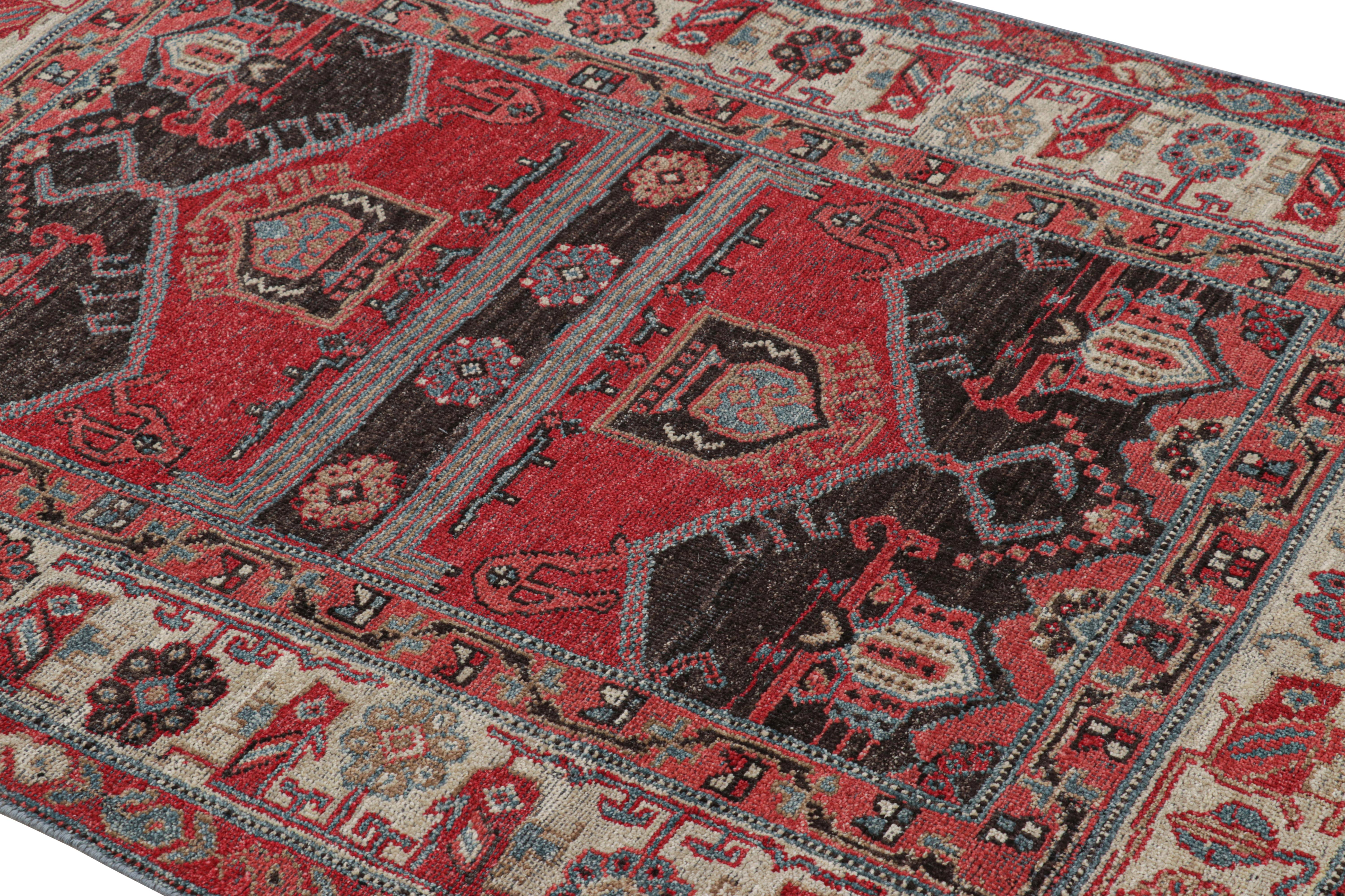 Noué à la main dans un mélange spécial de laine de Ghazni, ce tapis 4x7 de la Collectional Burano de Rug & Kilim s'inspire des anciens tapis tribaux de provenance kurde de la fin du 19e siècle. 

Sur le Design : 

Un champ de couleurs riches et