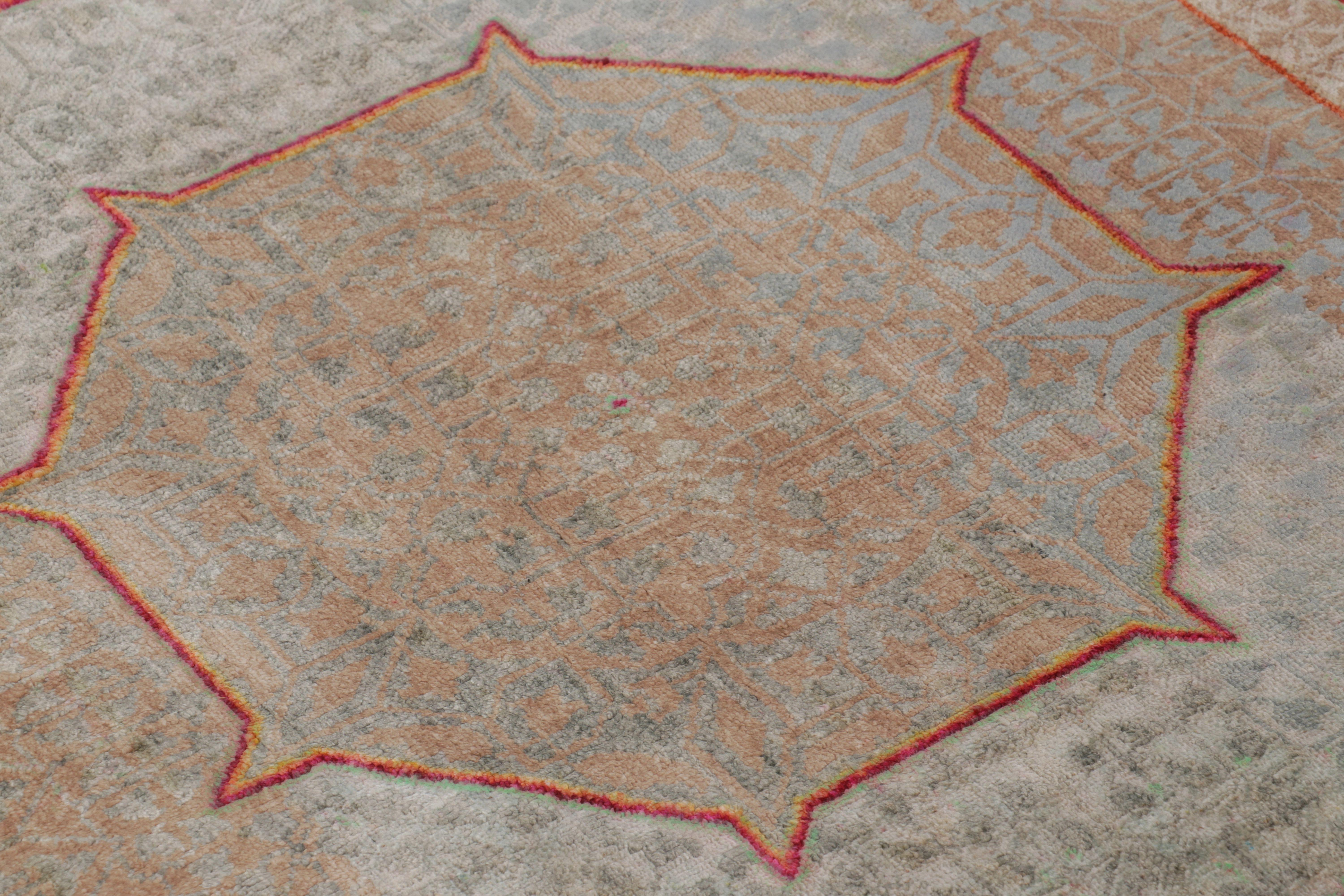 Rug & Kilim's Mamluke-inspirierter abstrakter Läufer aus polychromem achteckigem Mos (21. Jahrhundert und zeitgenössisch) im Angebot
