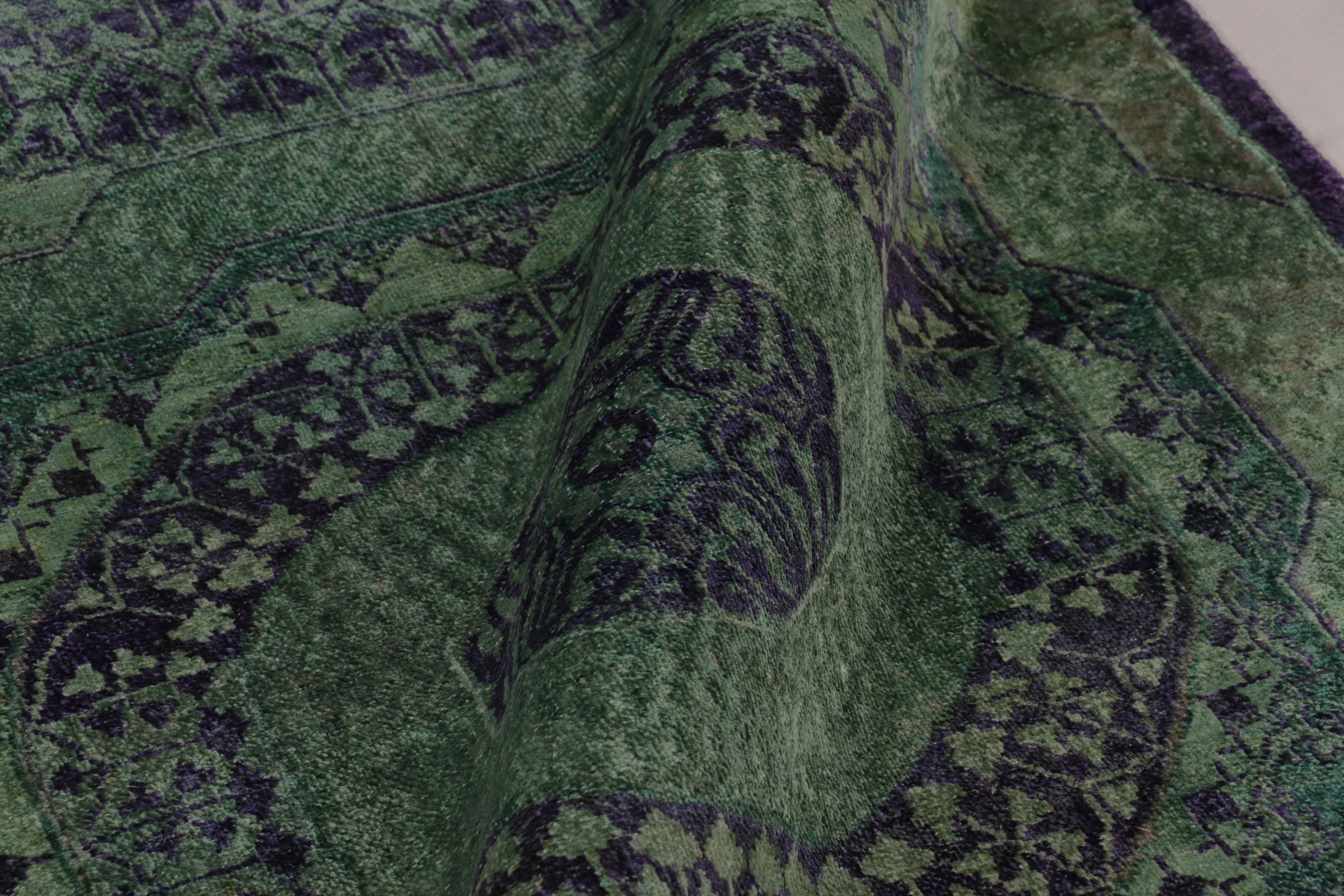 Seta Rug & Kilim: tappeto runner ispirato a Mamluke con medaglioni foresta profonda e indaco in vendita