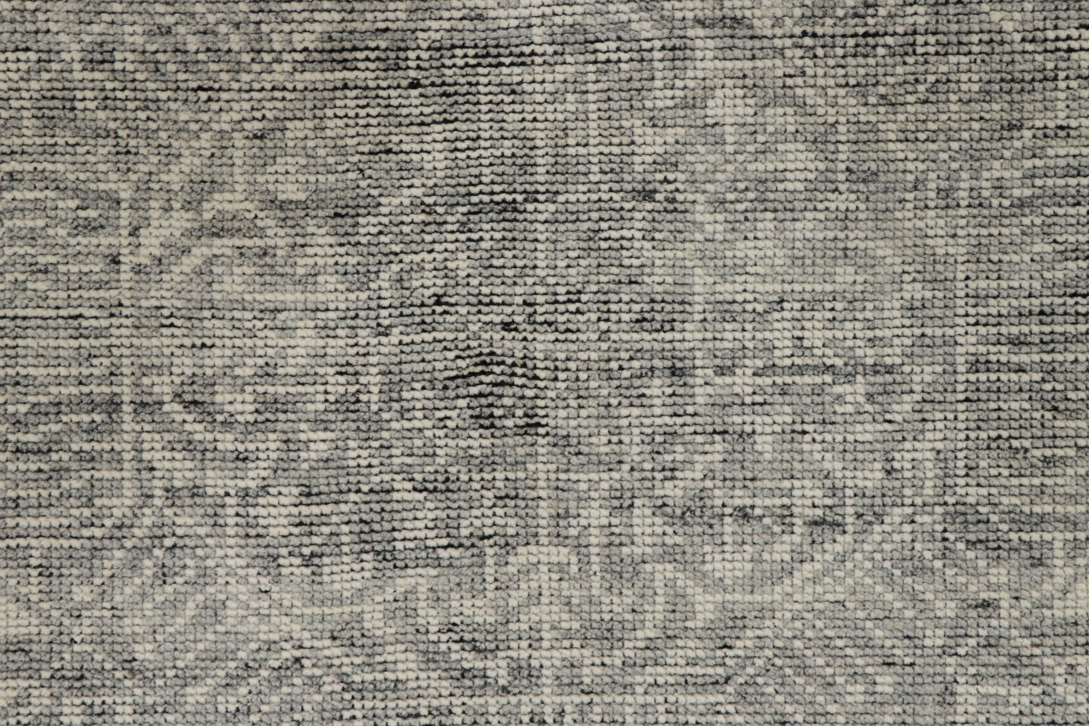 Annodato a mano Rug & Kilim: tappeto in stile Mamluke con motivi floreali geometrici in grigio e bianco in vendita