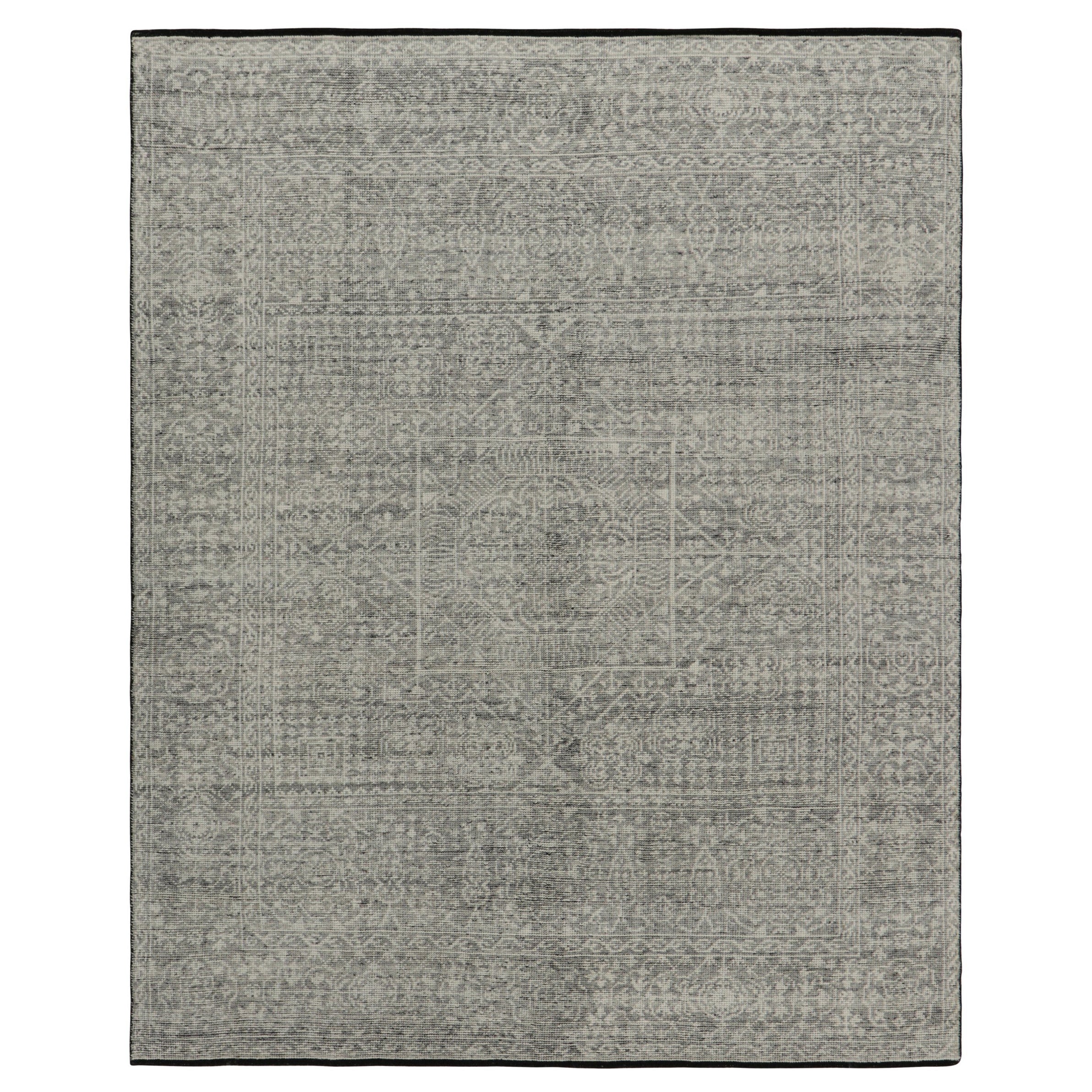 Rug & Kilim's Mamluke Style Teppich mit geometrischen Blumenmustern in Grau und Weiß im Angebot