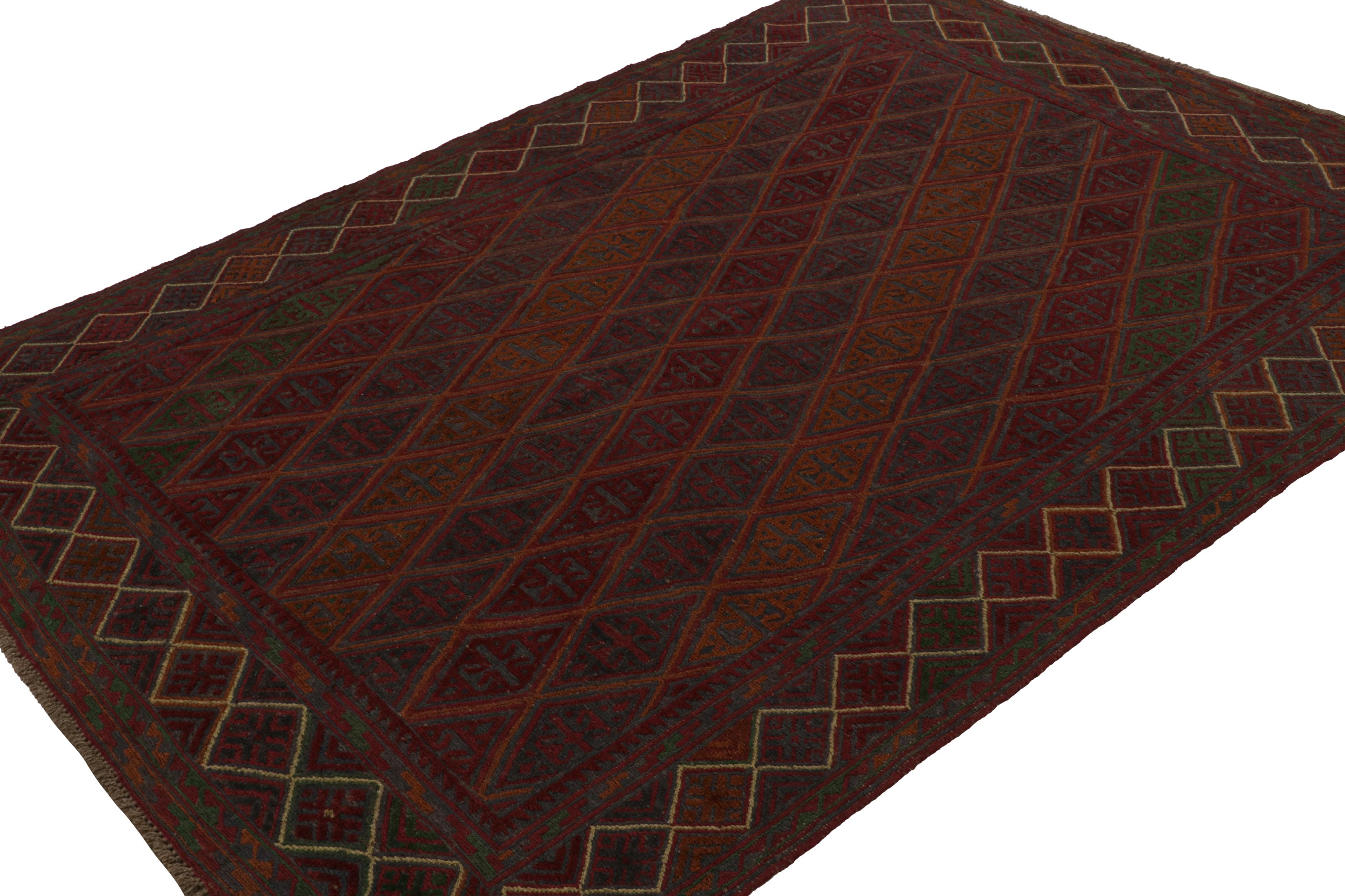 Dieser 7x9 große Baluch-Teppich aus handgeknüpfter Wolle repräsentiert eine neue Linie von Stammesteppichen in der Modern Classics Collection'S von Rug & Kilim. Jedes Stück  steht für die Arbeit von Weberinnen in Afghanistan, die die reiche