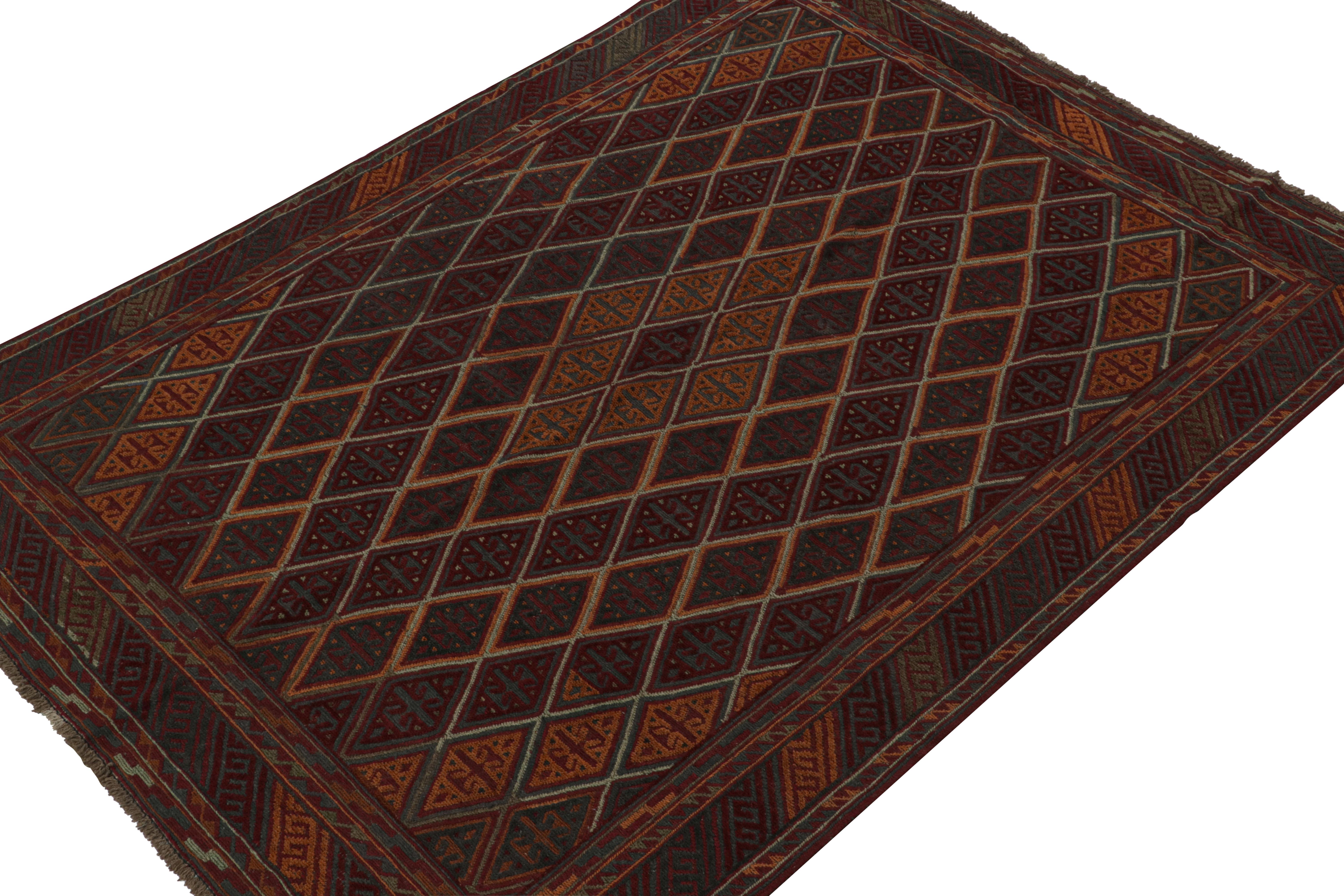 Annodato a mano in lana, questo tappeto Baluch 7x9 rappresenta una nuova linea di tappeti tribali della Modern Classics Collection di Rug & Kilim. Ogni pezzo  rappresenta il lavoro delle donne tessitrici in Afghanistan, preservando la ricca