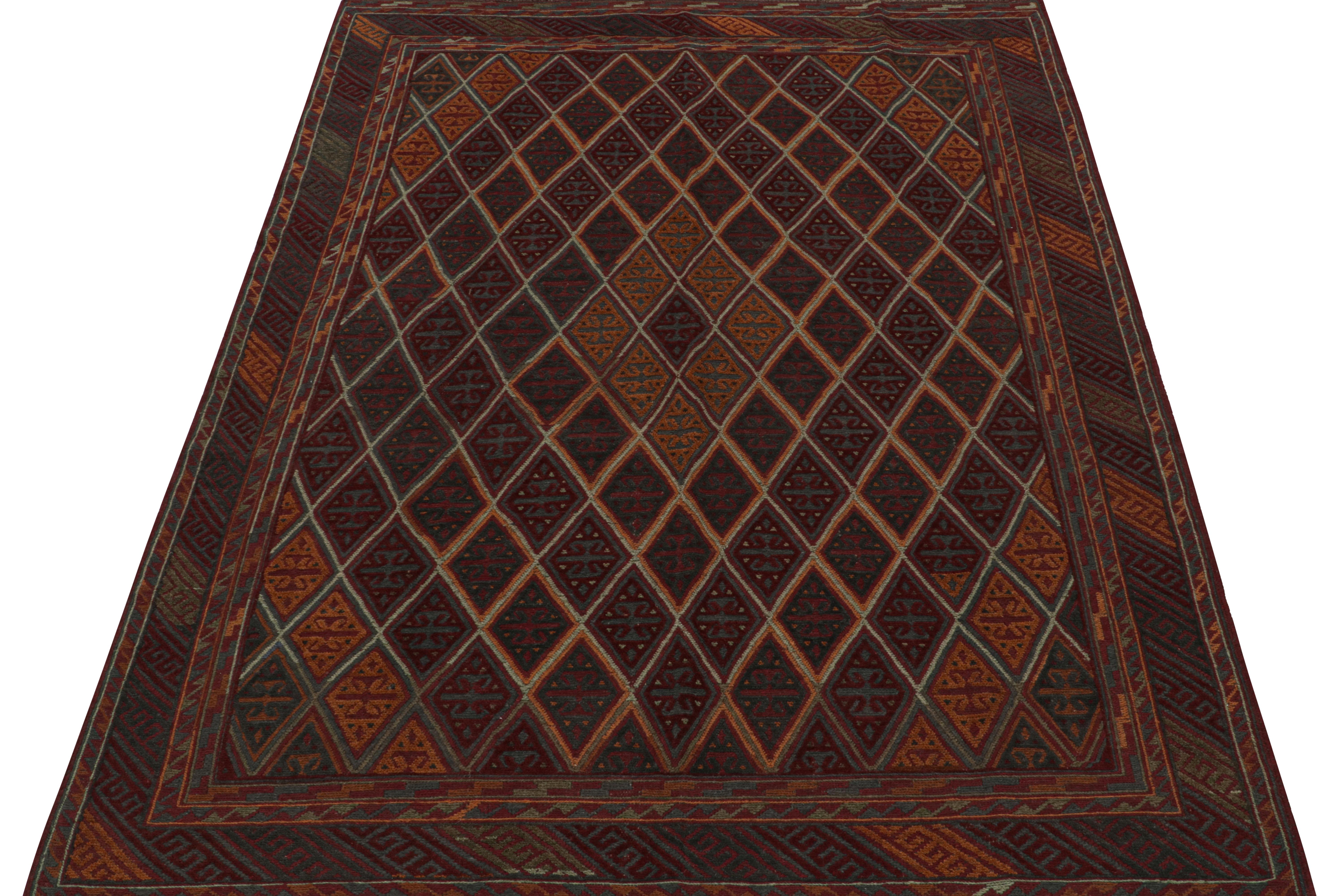 Tribale Tappeto tribale afghano Mashwani di Rug & Kilim in bordeaux con motivi a diamante in vendita