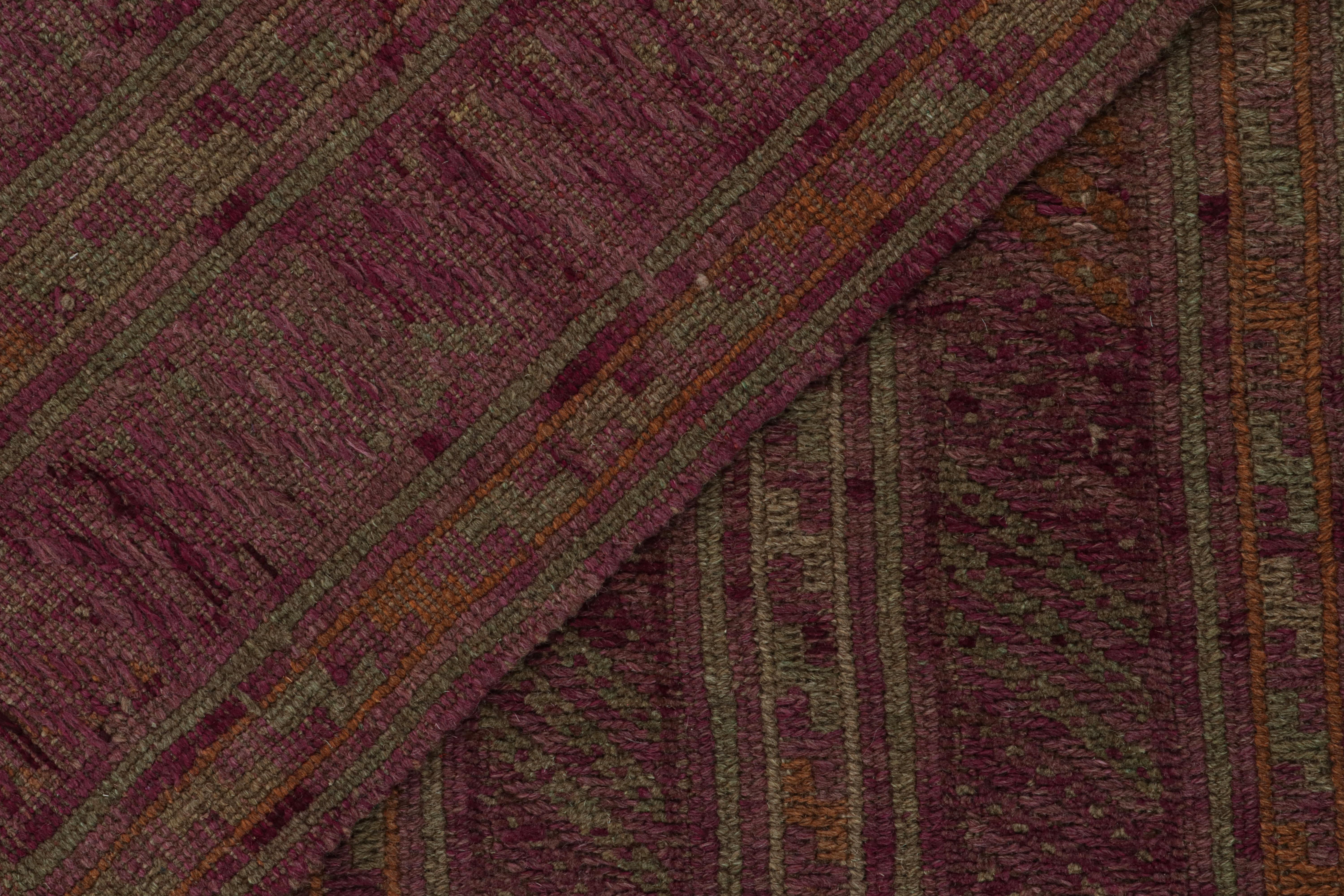 Rug & Kilim's Mashwani Afghan Tribal Rug in Rosttönen mit geometrischen Mustern (21. Jahrhundert und zeitgenössisch) im Angebot