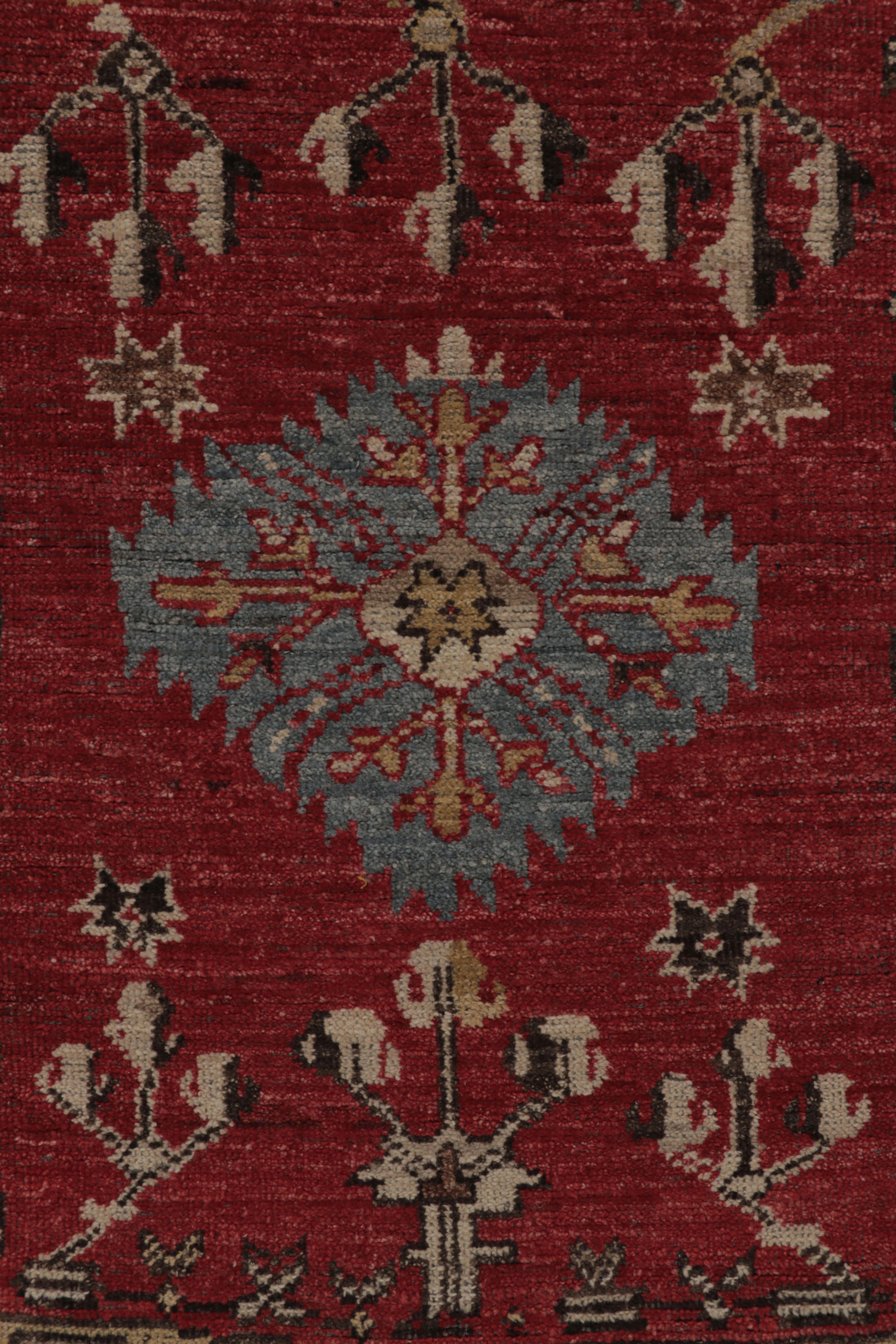 Rug & Kilim's Mid-Century Anatolian Inspired Rug in Red Traditional Pattern (tapis d'inspiration anatolienne du milieu du siècle à motif traditionnel rouge) Neuf - En vente à Long Island City, NY