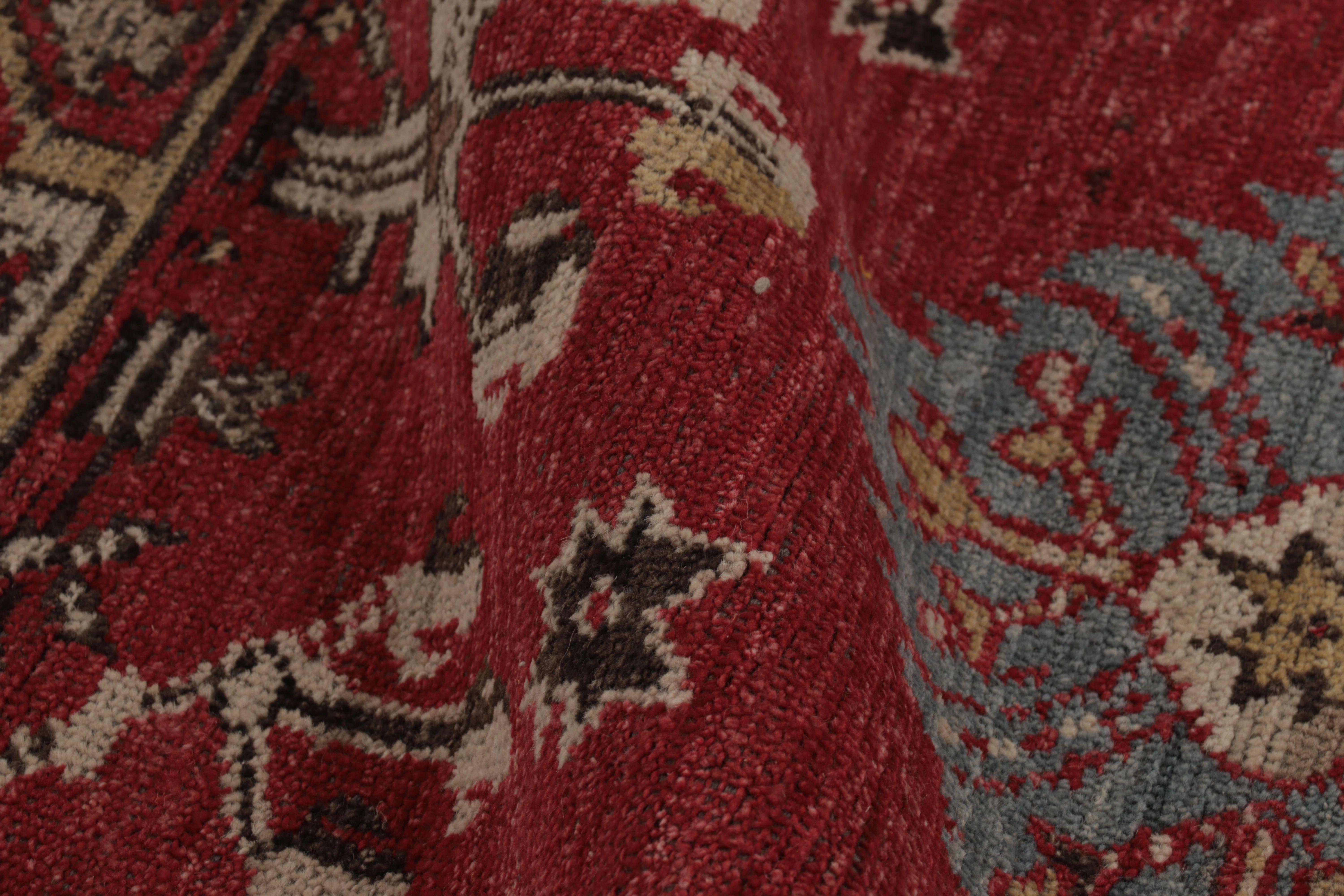 Laine Rug & Kilim's Mid-Century Anatolian Inspired Rug in Red Traditional Pattern (tapis d'inspiration anatolienne du milieu du siècle à motif traditionnel rouge) en vente