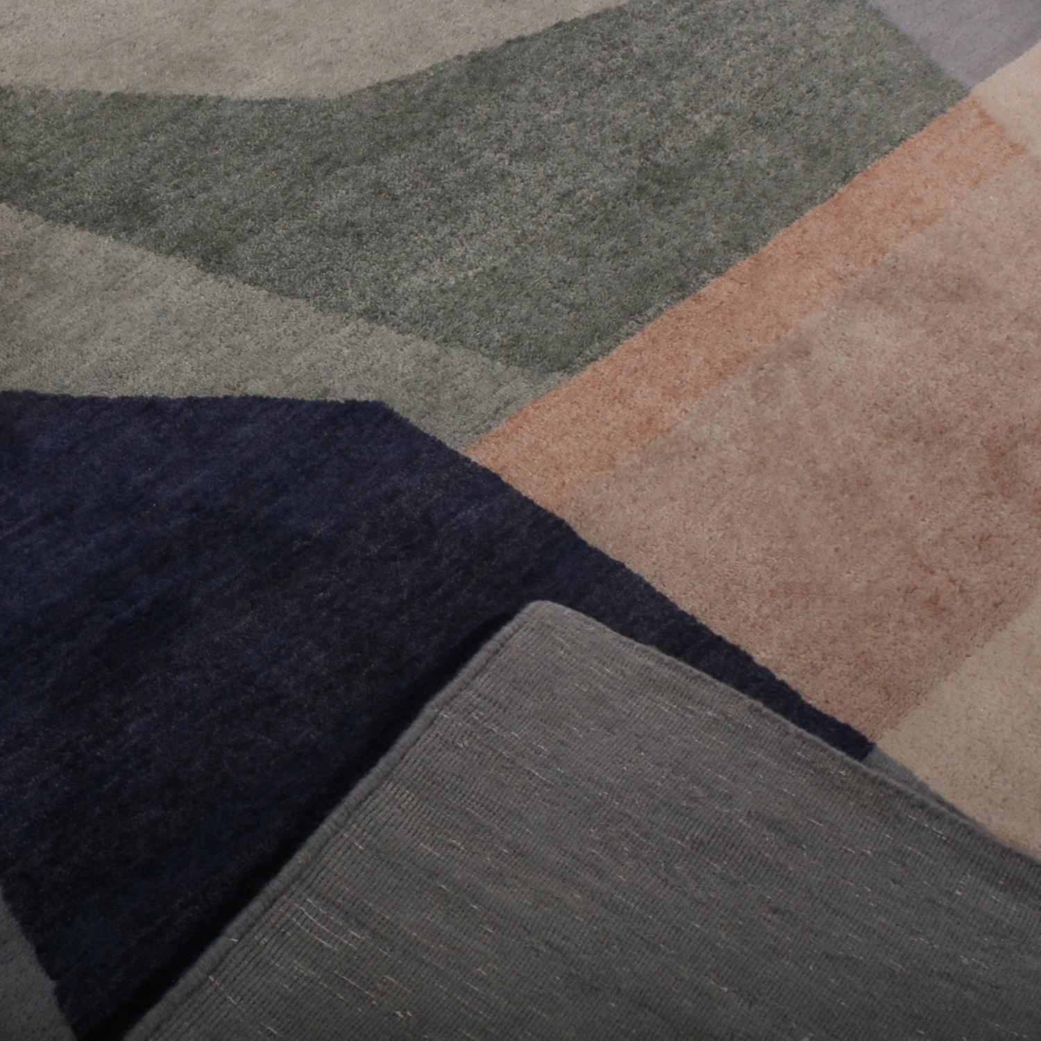 Rug & Kilim's Mid-Century Modern Geometric Beige and Black Wool and Silk Rug (Indisch) im Angebot