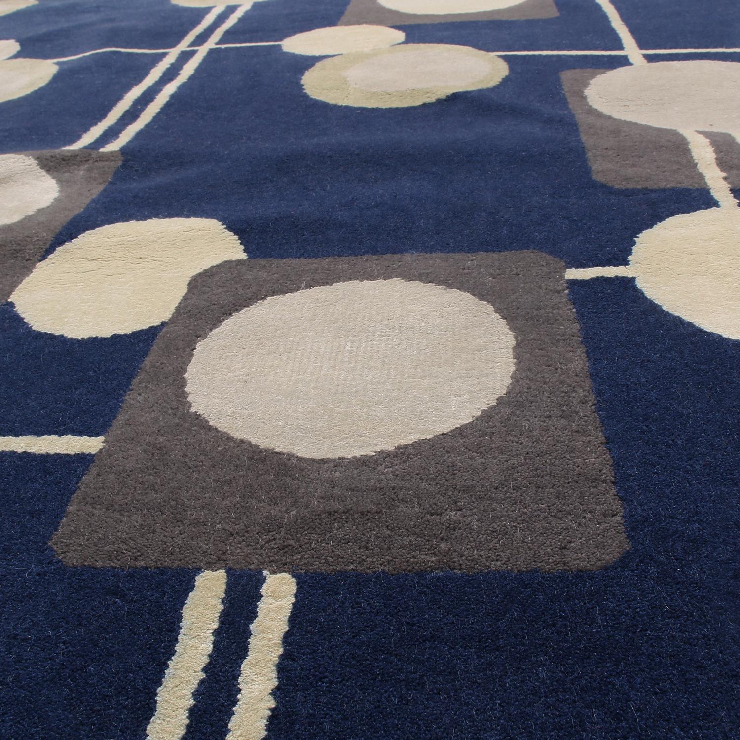 Noué à la main Tapis & Kilim's Mid-Century Modern Geometric Beige Gray and Blue Wool Silk Rug (en anglais) en vente