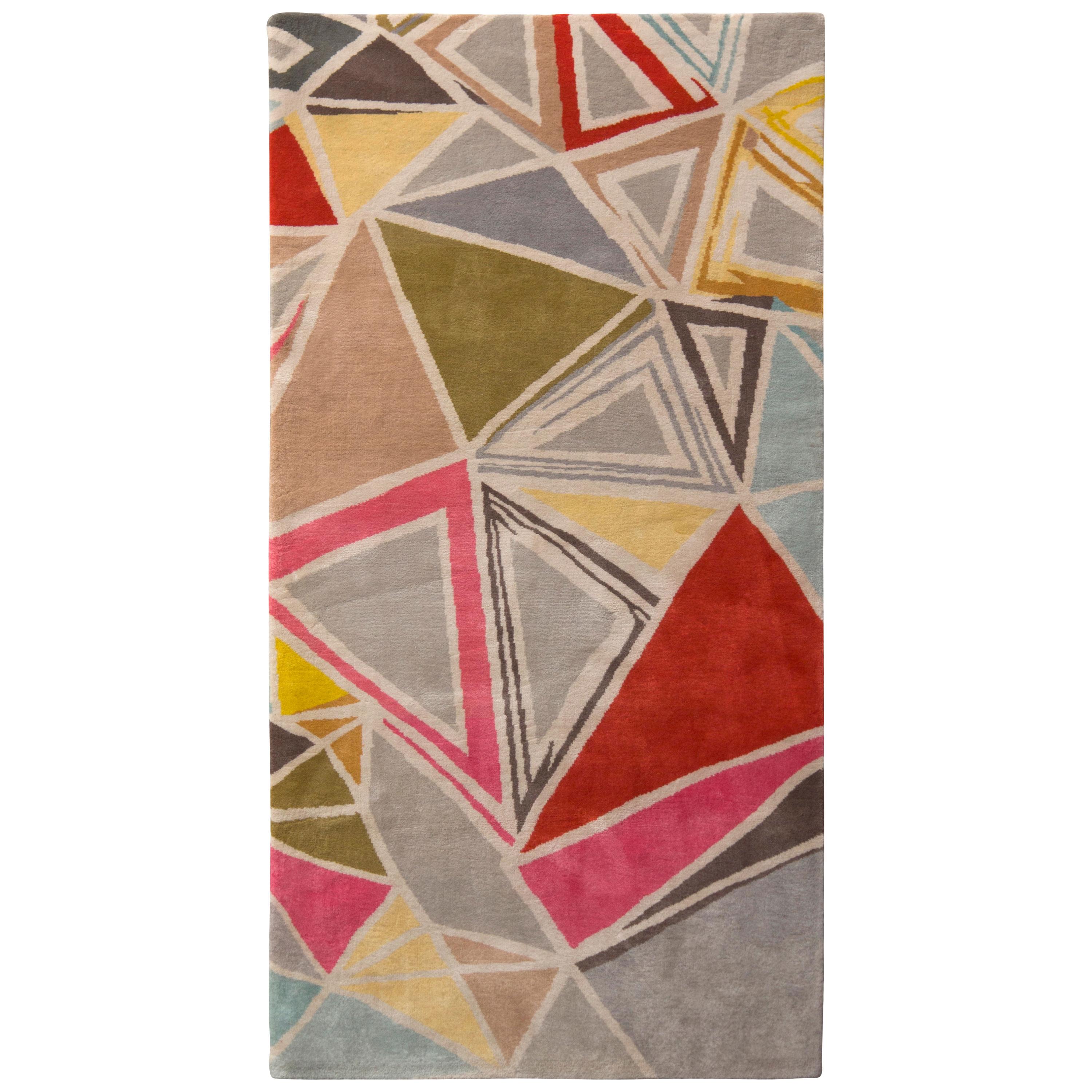 Rug & Kilim's Mid-Century Modern Rug Geometric Gray Red Wool Custom Runner (Tapis moderne du milieu du siècle, géométrique, gris et rouge, en laine)