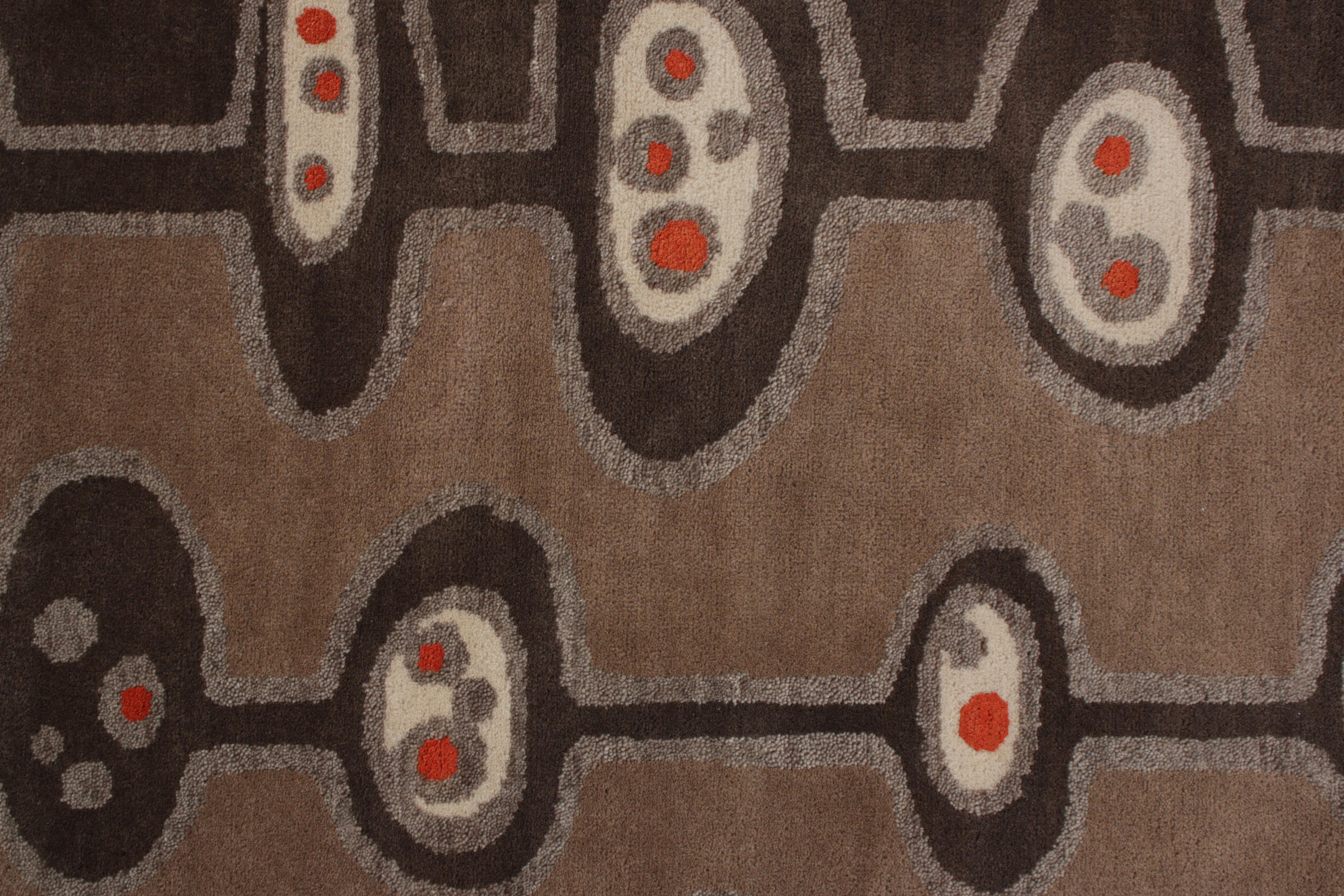 Rug & Kilim’s Mid-Century Modern Rug in Beige Brown Atomic Age Pattern In New Condition For Sale In Long Island City, NY