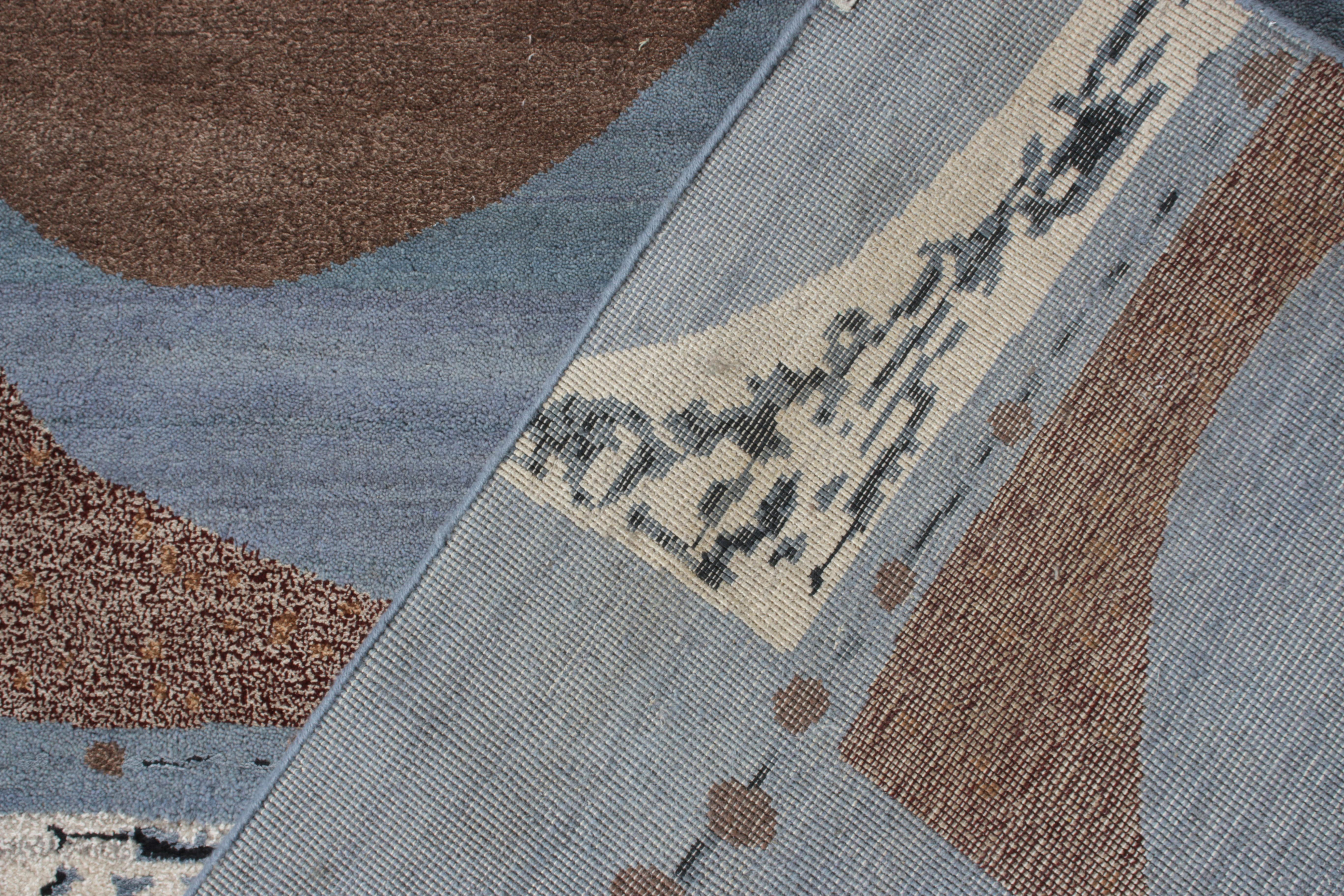 Rug & Kilim's Mid-Century Modern Rug in Blau mit geometrischen Mustern (Handgeknüpft) im Angebot