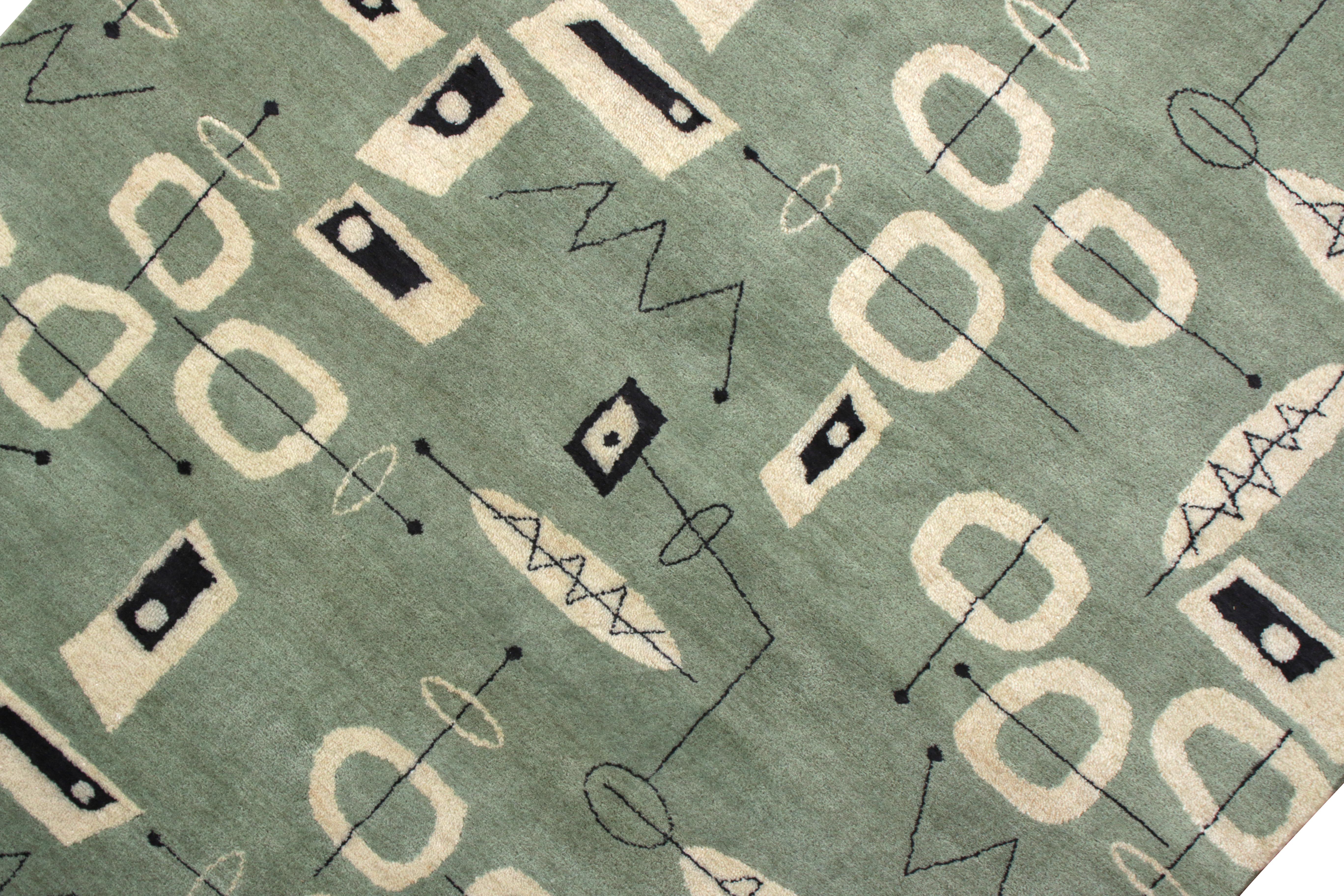 Rug & Kilim’s Mid-Century Modern Rug In Green And White Geometric Patterns In New Condition For Sale In Long Island City, NY