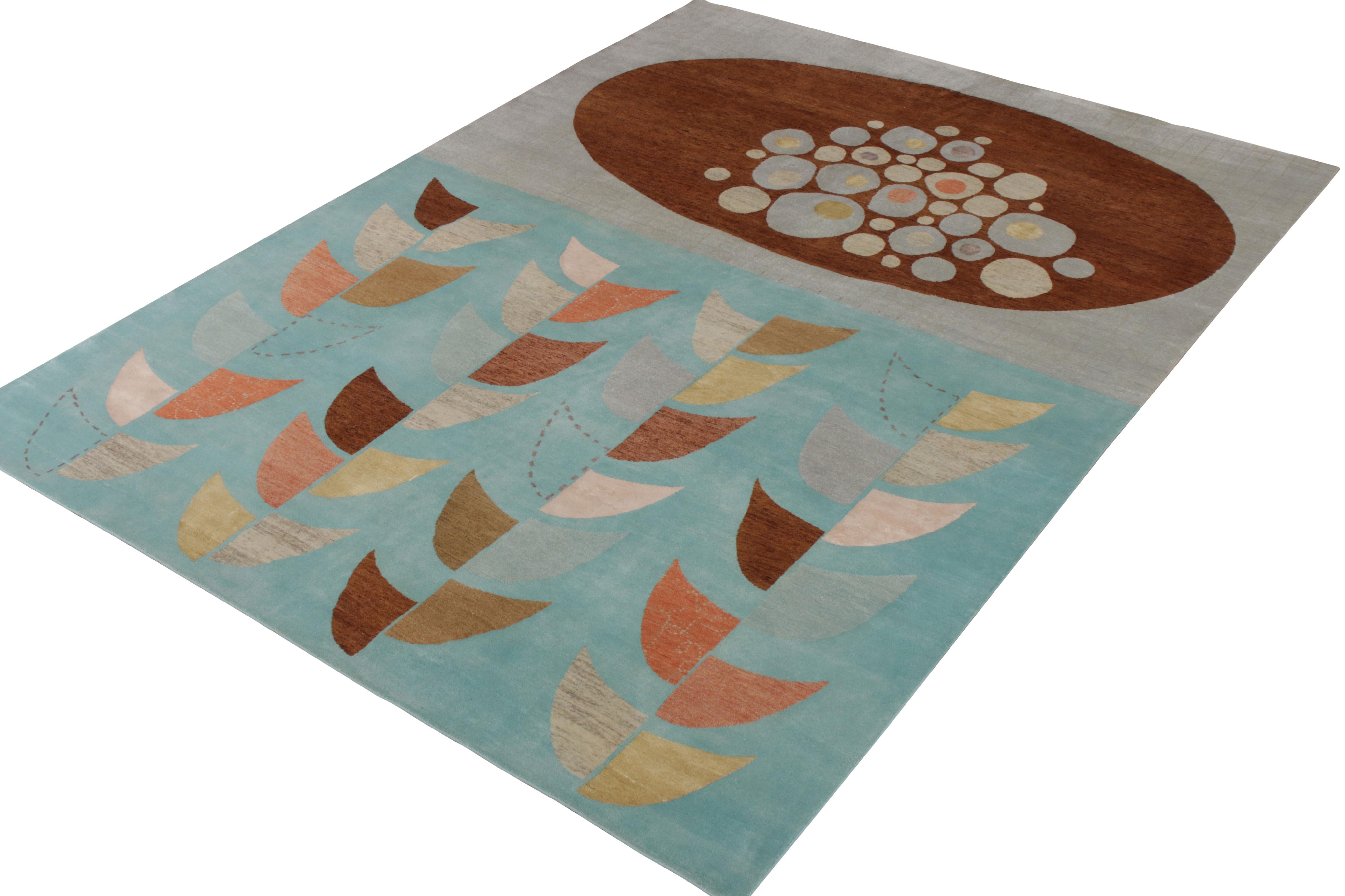 Mid-Century moderno Rug & Kilim è un tappeto in stile Mid-Century Modern con un motivo geometrico blu e marrone in vendita