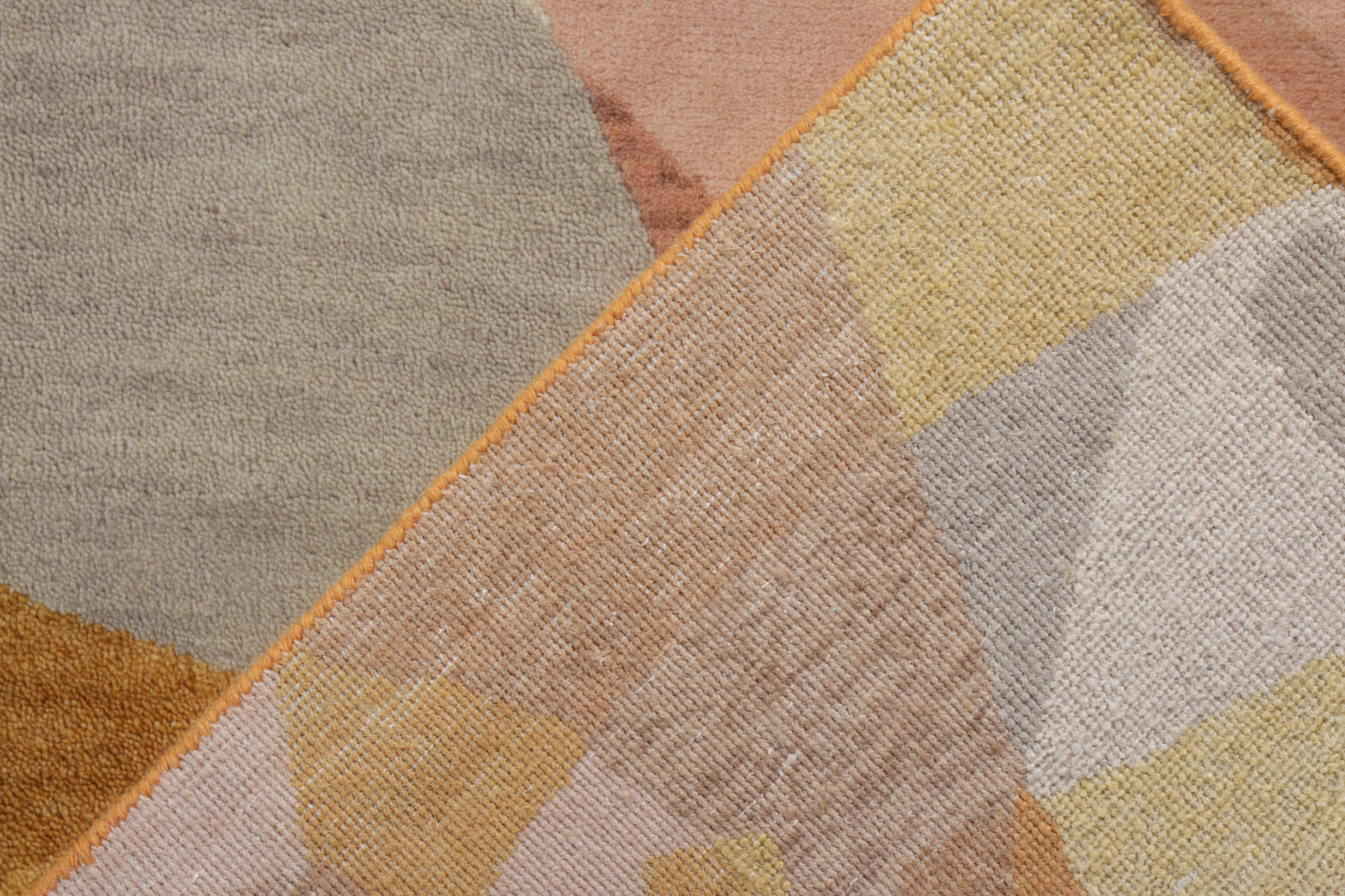 Teppich & Kilims Mid-Century Modern Stil Teppich in Goldbraun mit geometrischem Muster (Handgeknüpft) im Angebot