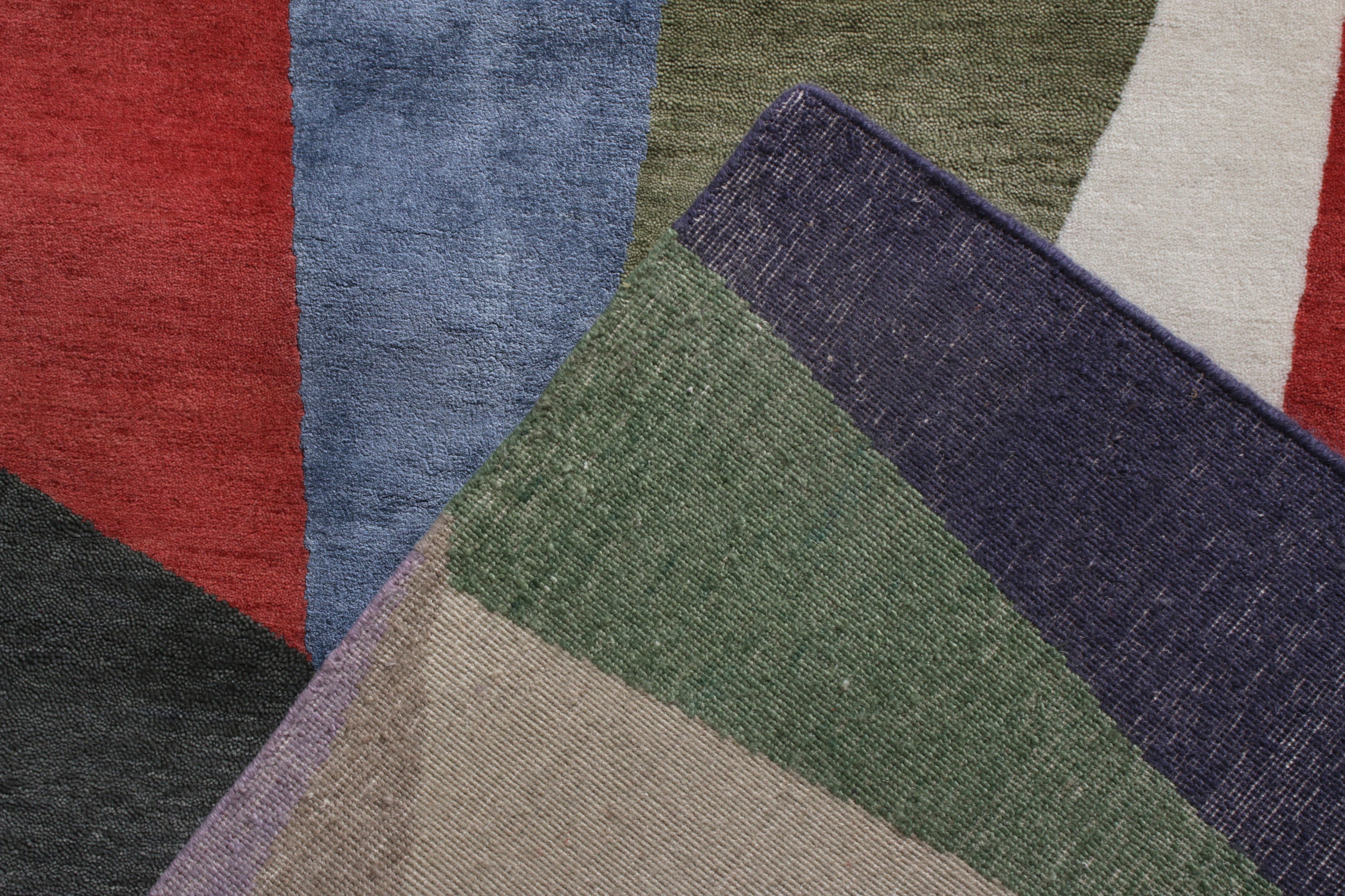 Rug & Kilim's Mid-Century Modern Style Teppich mit geometrischem Muster in mehreren Farben (Handgeknüpft) im Angebot