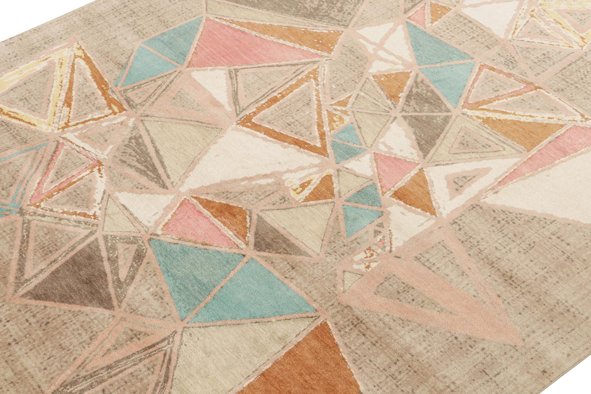 Indiano Rug & Kilim è un tappeto in stile Mid-Century Modern con motivi policromatici su sfondo beige. in vendita