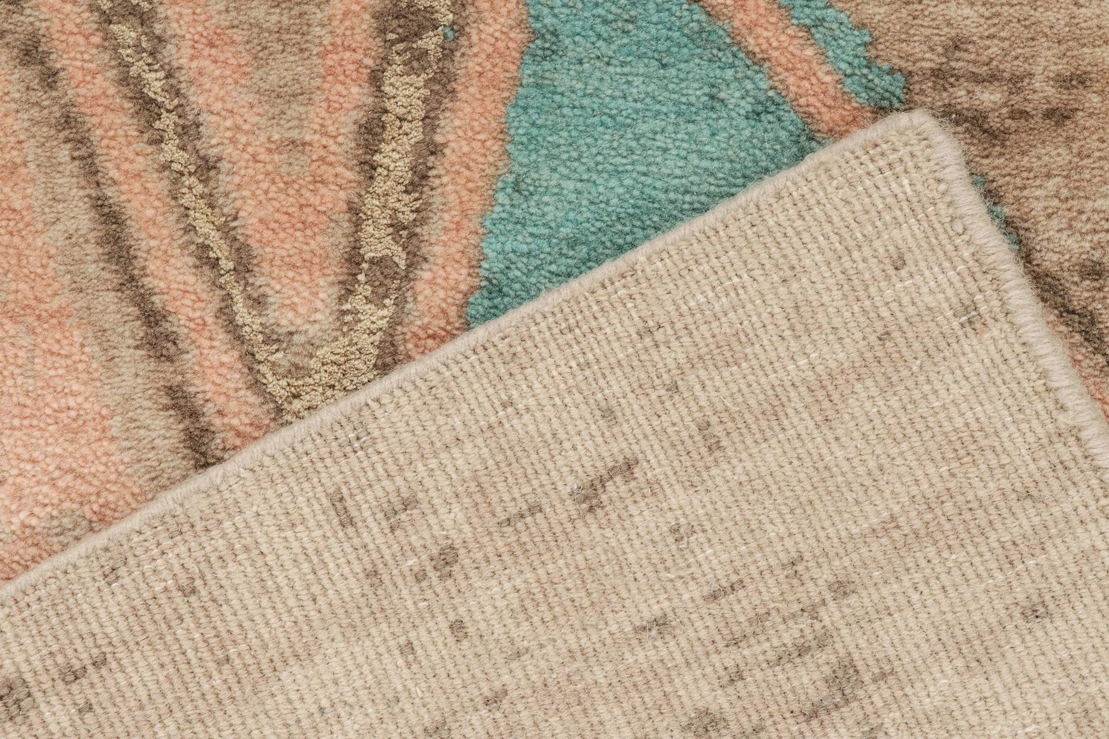 XXI secolo e contemporaneo Rug & Kilim è un tappeto in stile Mid-Century Modern con motivi policromatici su sfondo beige. in vendita