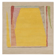 Rug 
Kilim è un tappeto in stile Mid-Century Modern con motivi policromatici su sfondo beige.