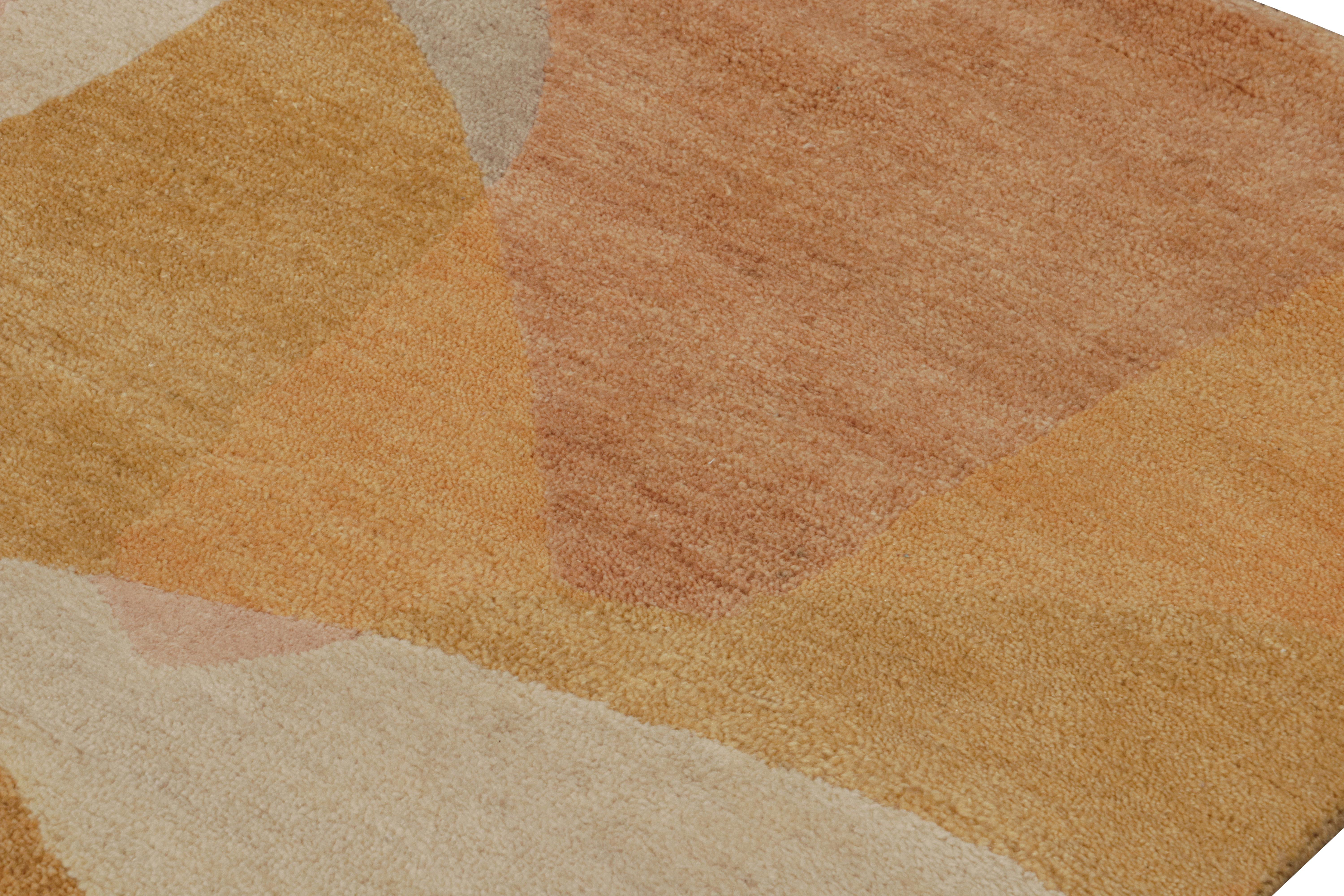 Rug & Kilim's Mid-Century Modern Style Teppich mit geometrischen Mustern (Indisch) im Angebot