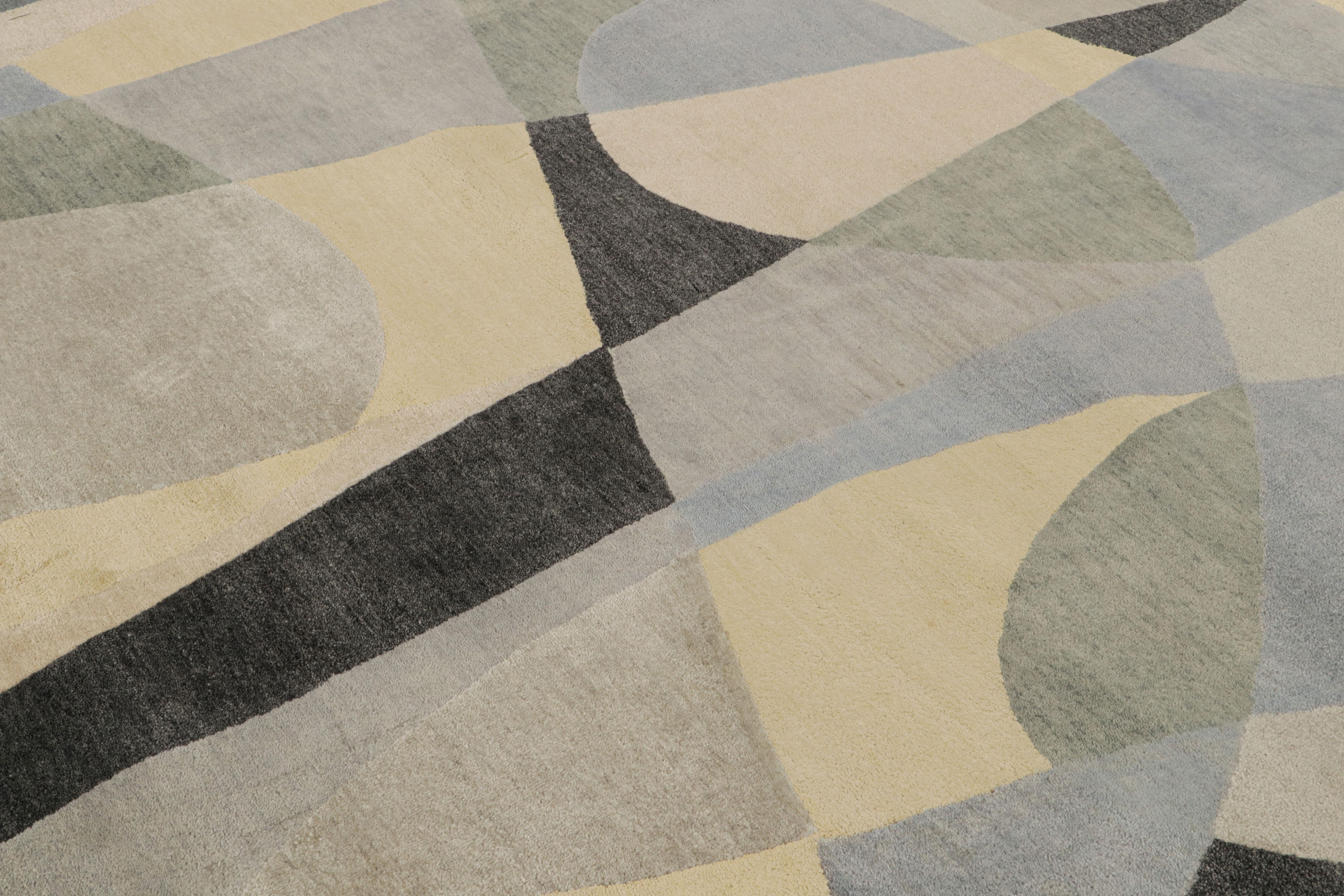 Alfombra de estilo moderno de mediados de siglo de Rug & Kilim con motivos geométricos en gris y verde Anudado a mano en venta