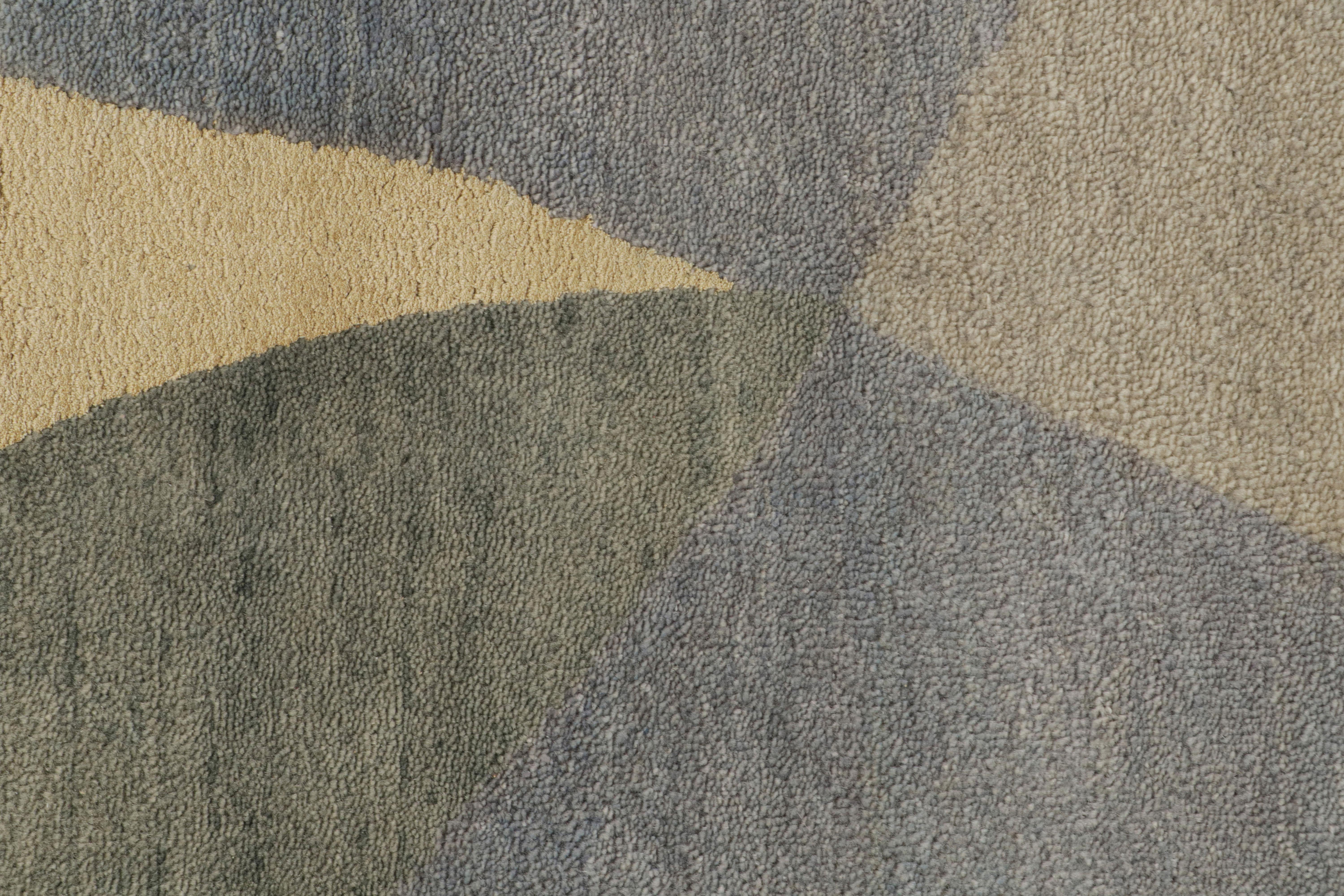 Alfombra de estilo moderno de mediados de siglo de Rug & Kilim con motivos geométricos en gris y verde en Nuevo estado para la venta en Long Island City, NY