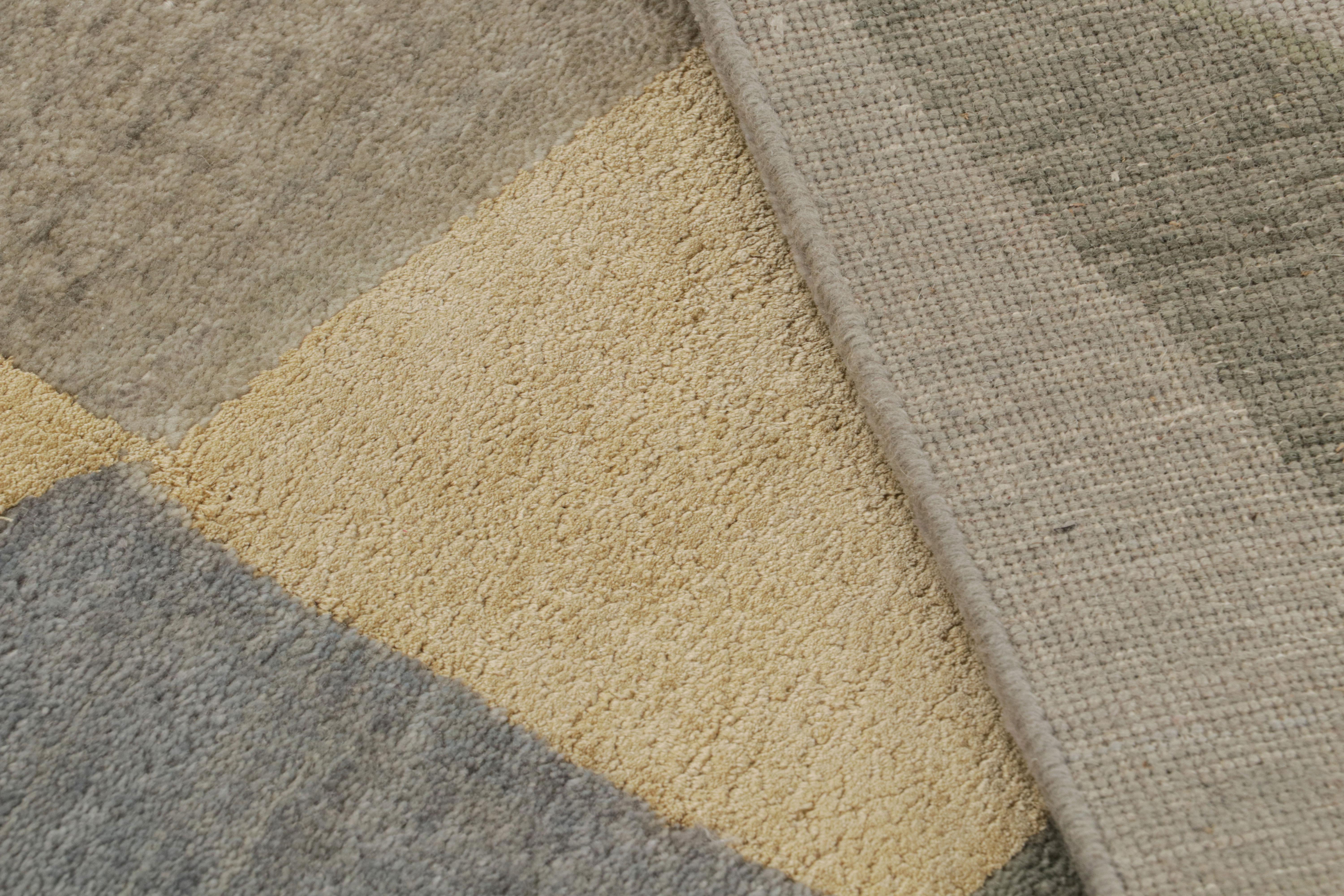 Alfombra de estilo moderno de mediados de siglo de Rug & Kilim con motivos geométricos en gris y verde Siglo XXI y contemporáneo en venta