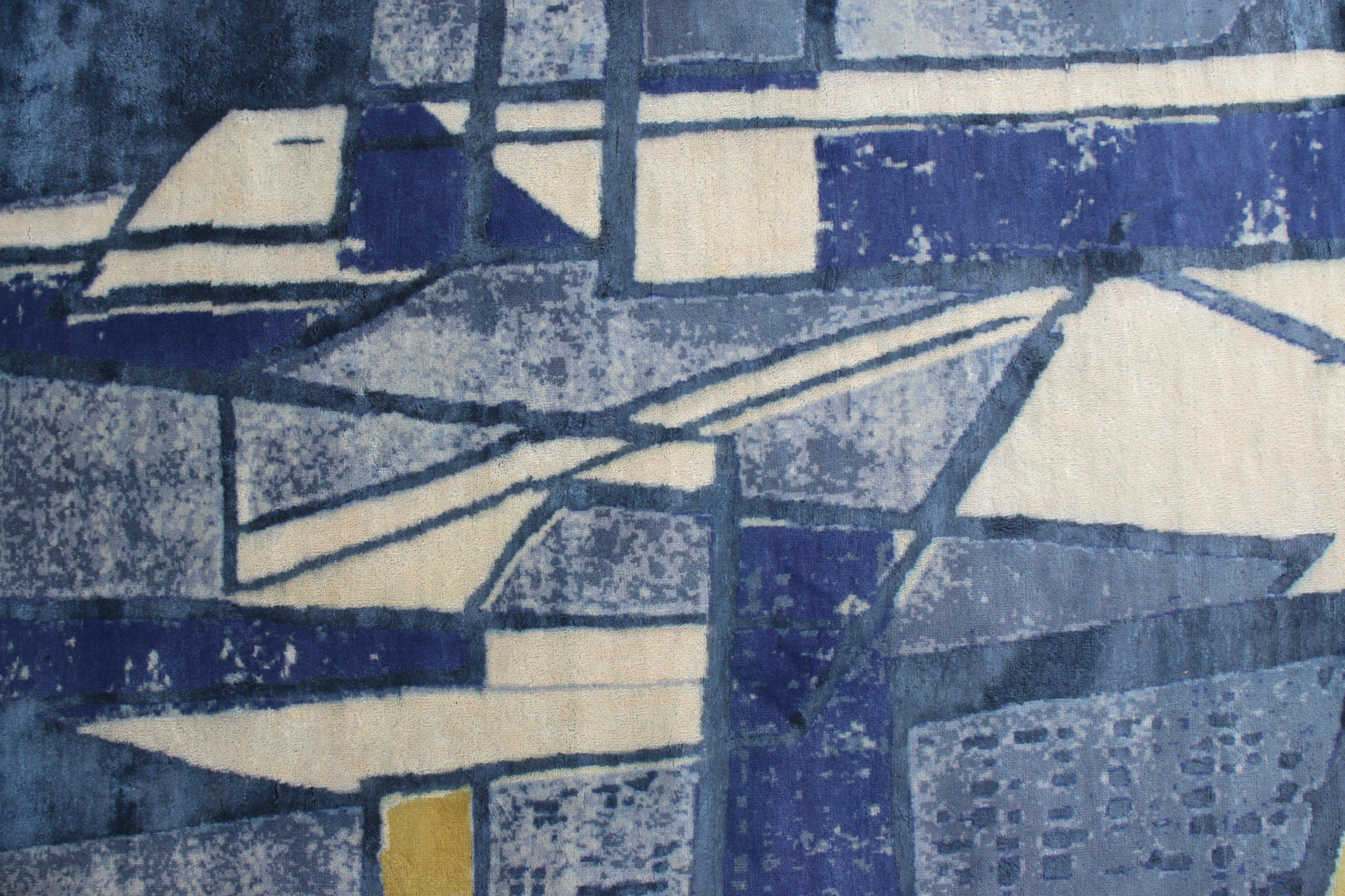 Noué à la main Rug & Kilim's Mid-Century Modern Style Square Rug in Blue Geometric Pattern (tapis carré de style moderne du milieu du siècle à motif géométrique bleu) en vente