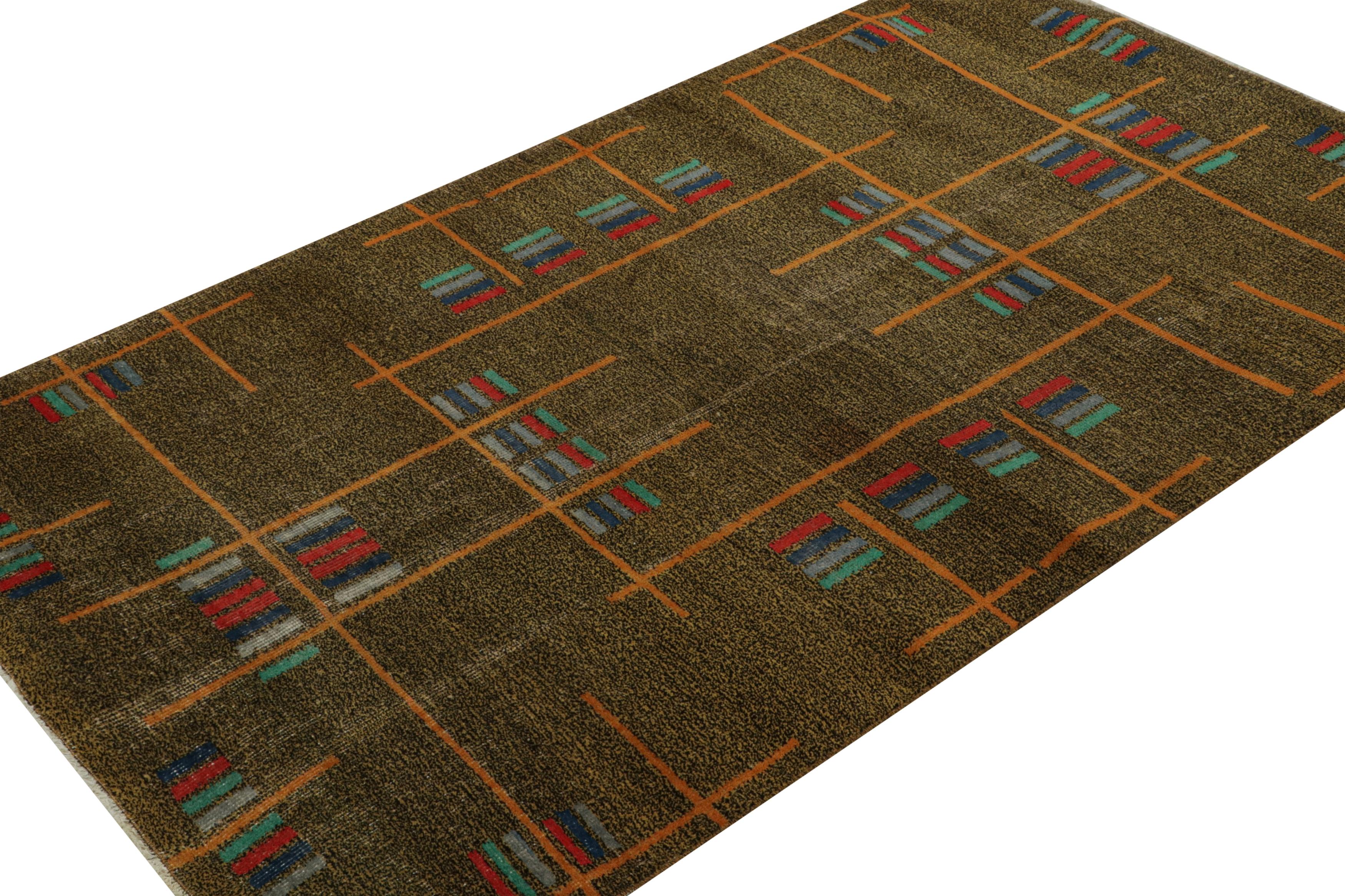 Hand-knotted in wool, circa 1960 - 1970, this 4x6 vintage Müren Art Deco rug is an exciting new addition to Rug & Kilim Mid-century Pasha Collection. Its design is believed to be a rare work of mid-century atelier Zeki Müren. 

On the design: 

From