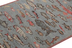 Rug & Kilim's Mid-Century Style Teppich in Blau mit bunten Fisch-Motiven