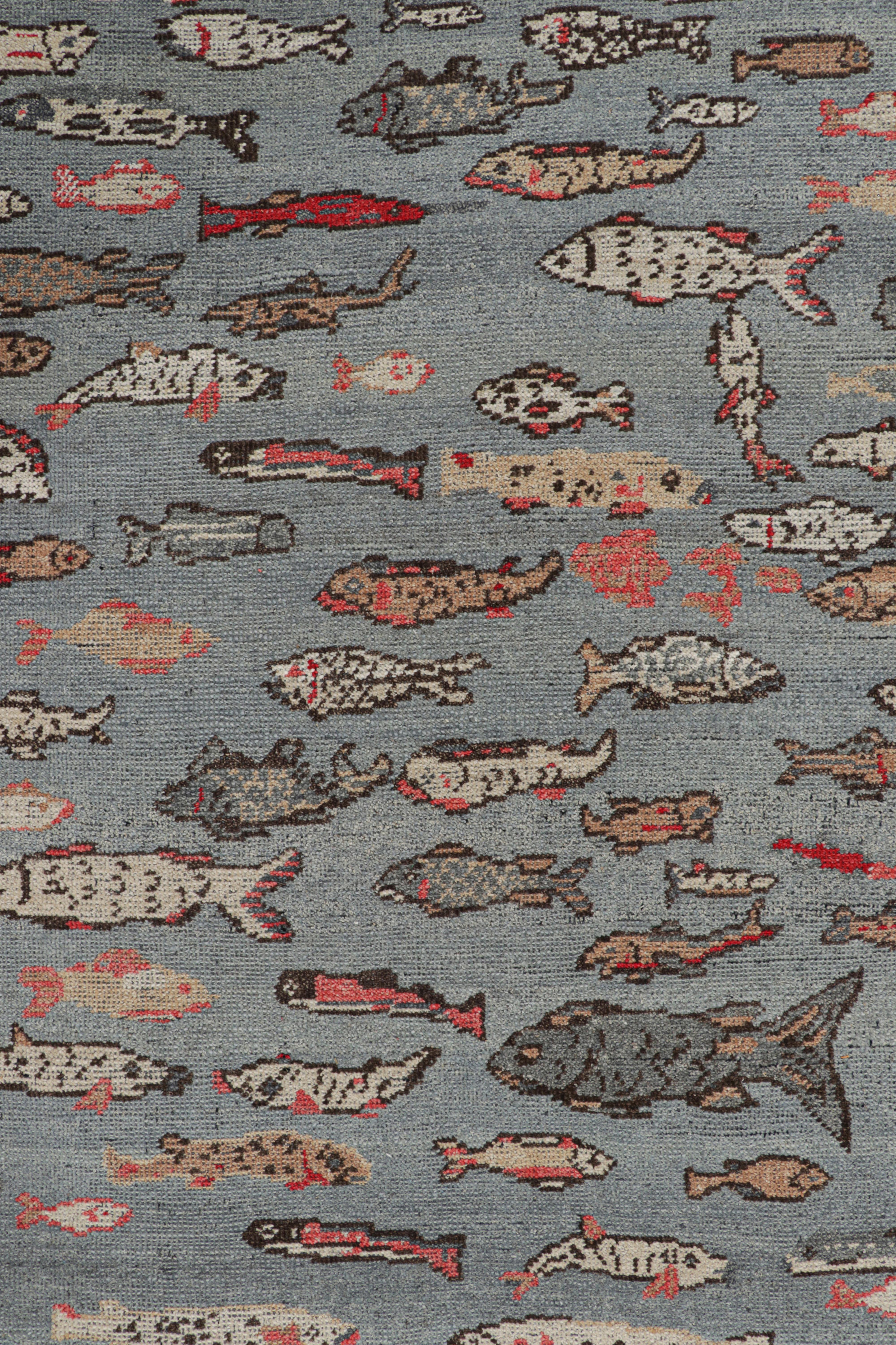 Tribal Tapis de style milieu de siècle de Rug & Kilim en bleu avec des images de poissons colorés en vente