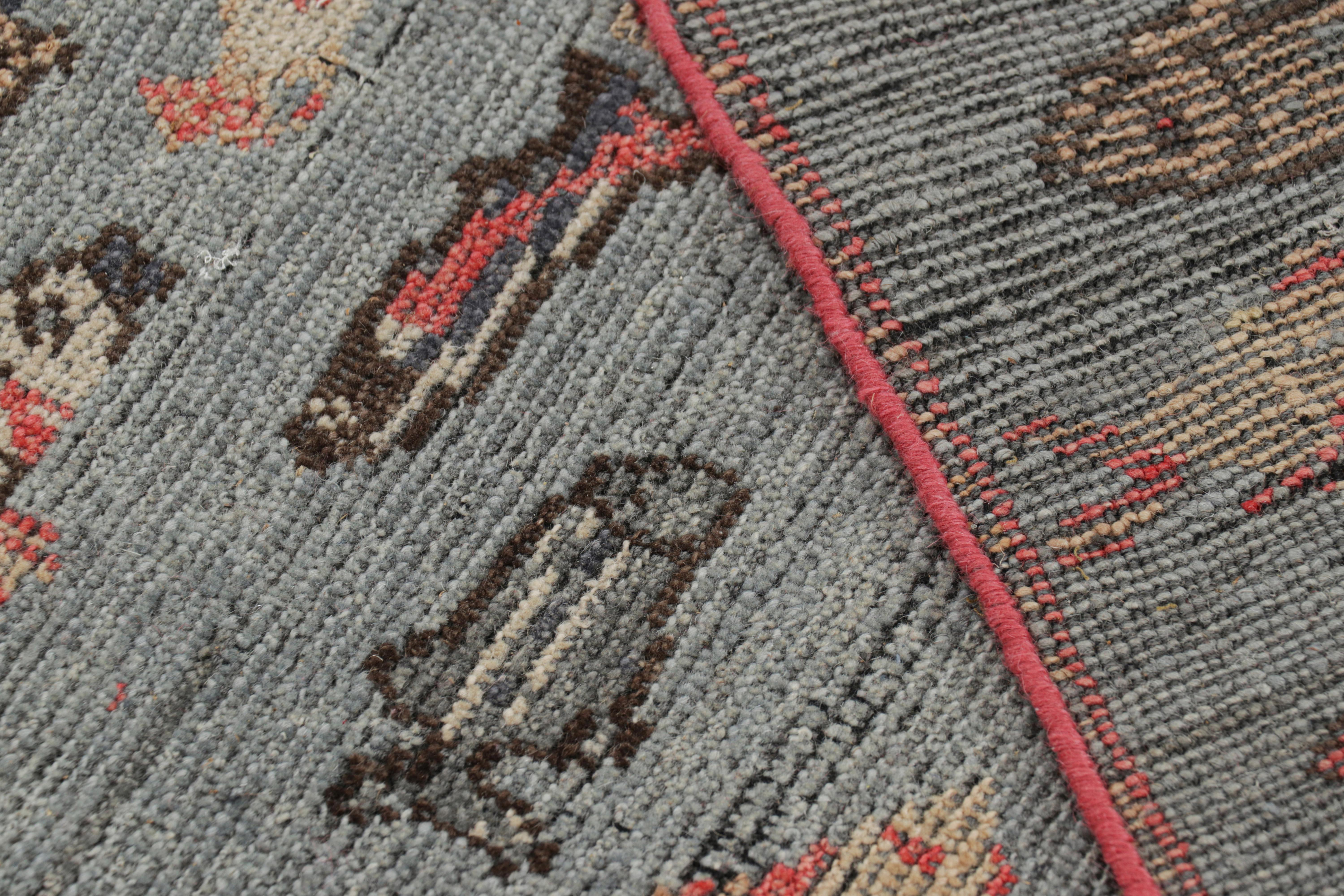 XXI secolo e contemporaneo Rug & Kilim è un tappeto runner in stile Mid-Century di colore blu con immagini di pesci colorati in vendita