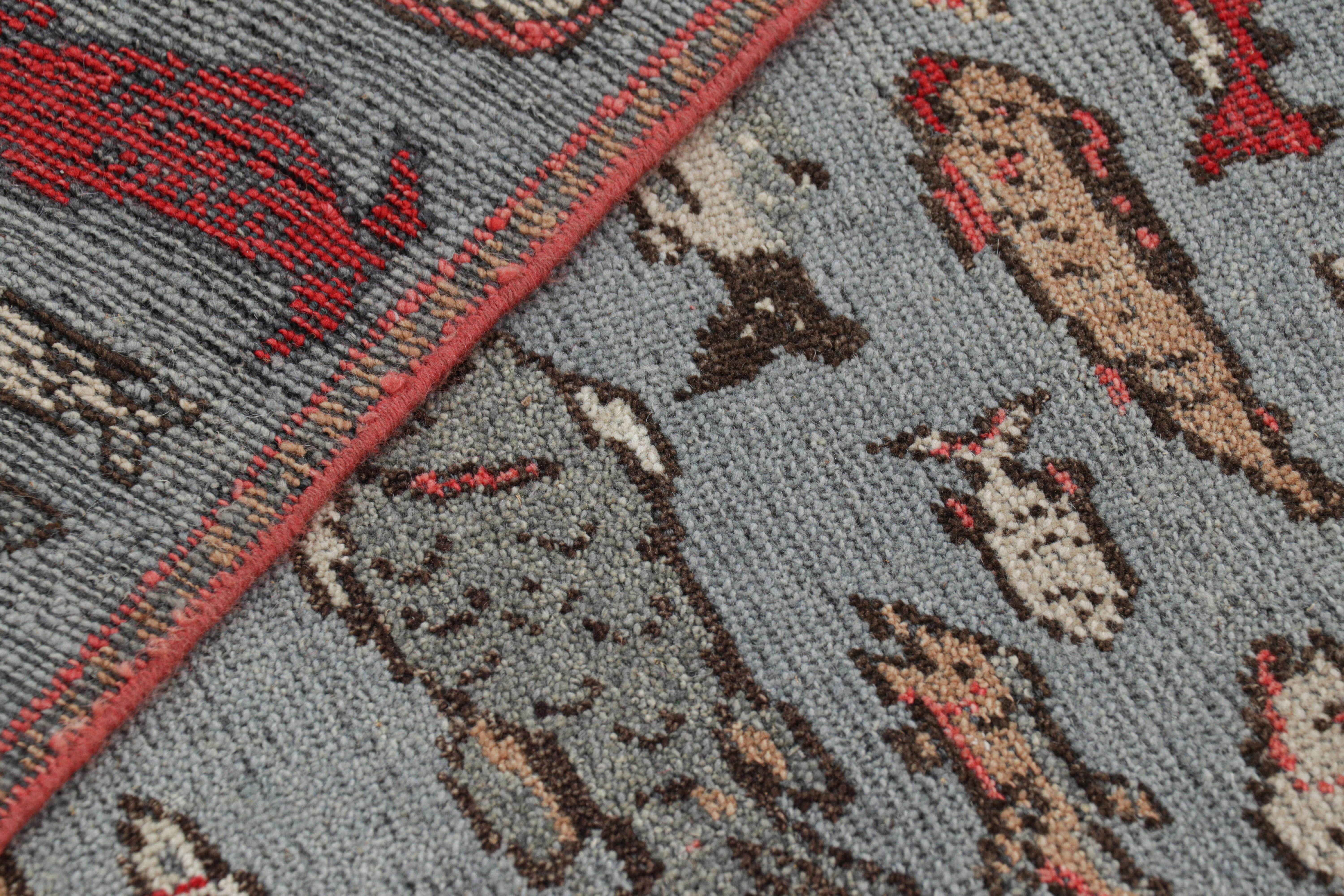 XXIe siècle et contemporain Tapis de style milieu de siècle de Rug & Kilim en bleu avec des images de poissons colorés en vente