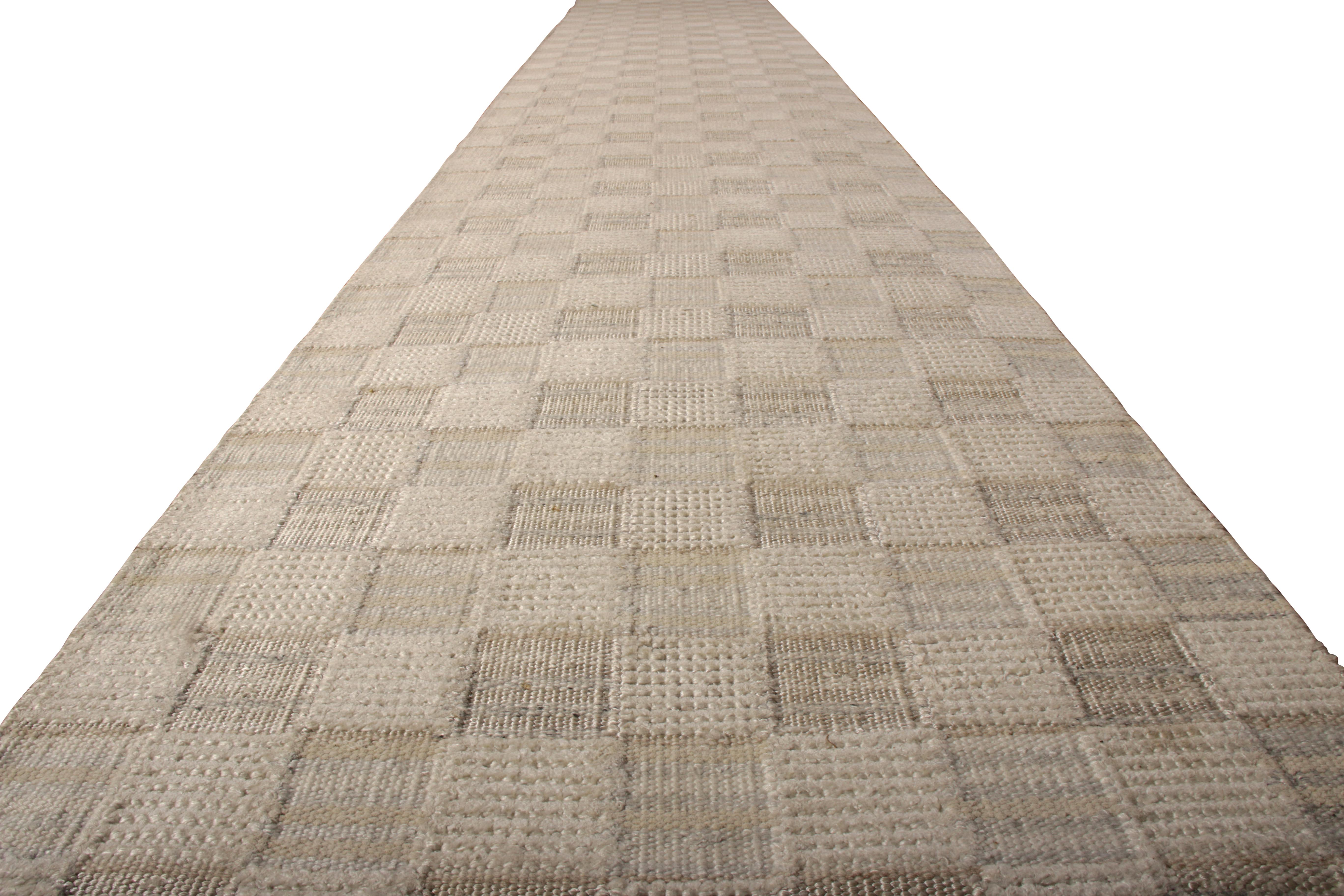 Scandinavo moderno Rug & Kilim - Runner beige bianco a trama piatta in stile scandinavo del Medioevo in vendita