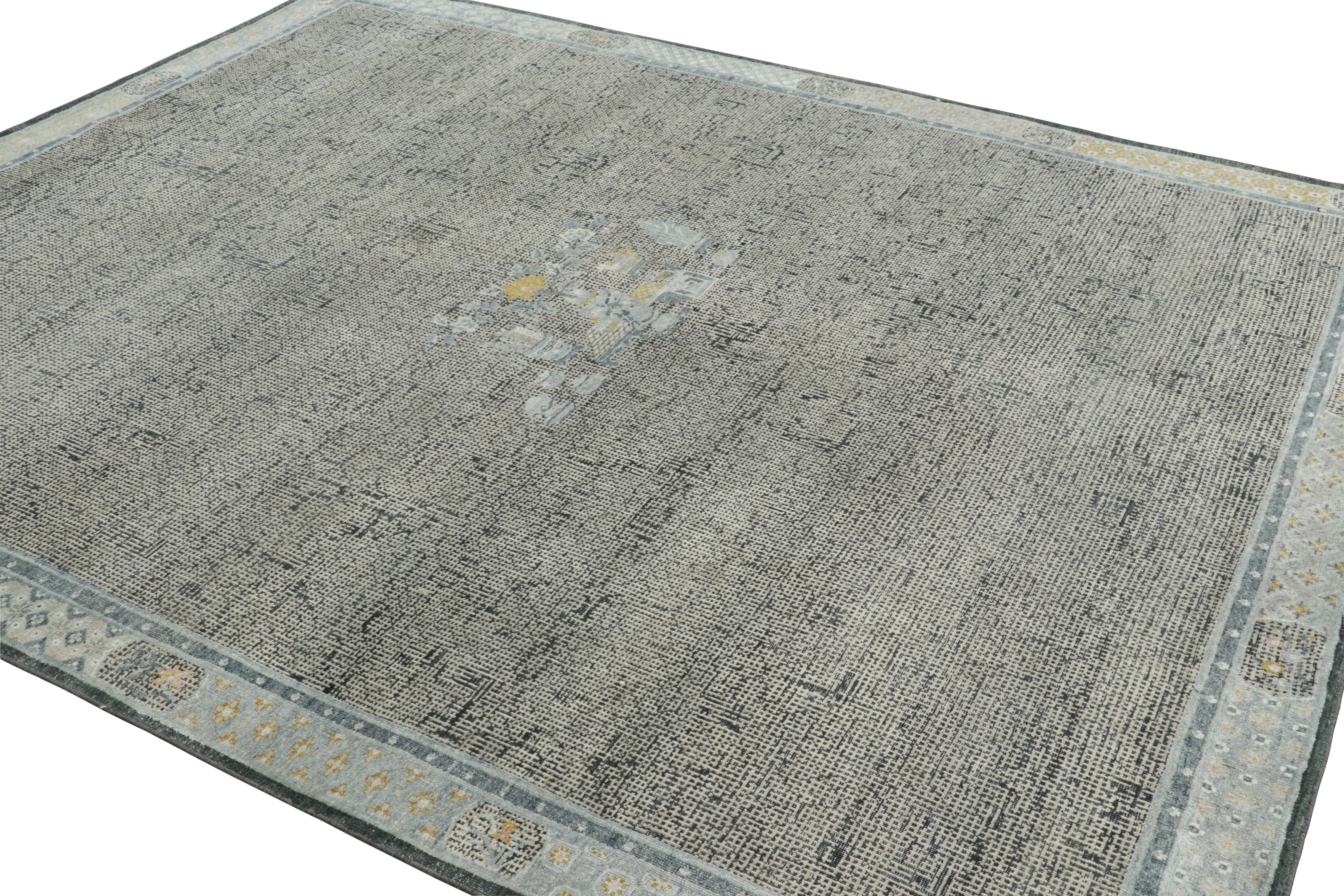 Indiano Rug & Kilim è un tappeto personalizzato in stile dinastia Ming con immagini in bianco, nero e blu in vendita