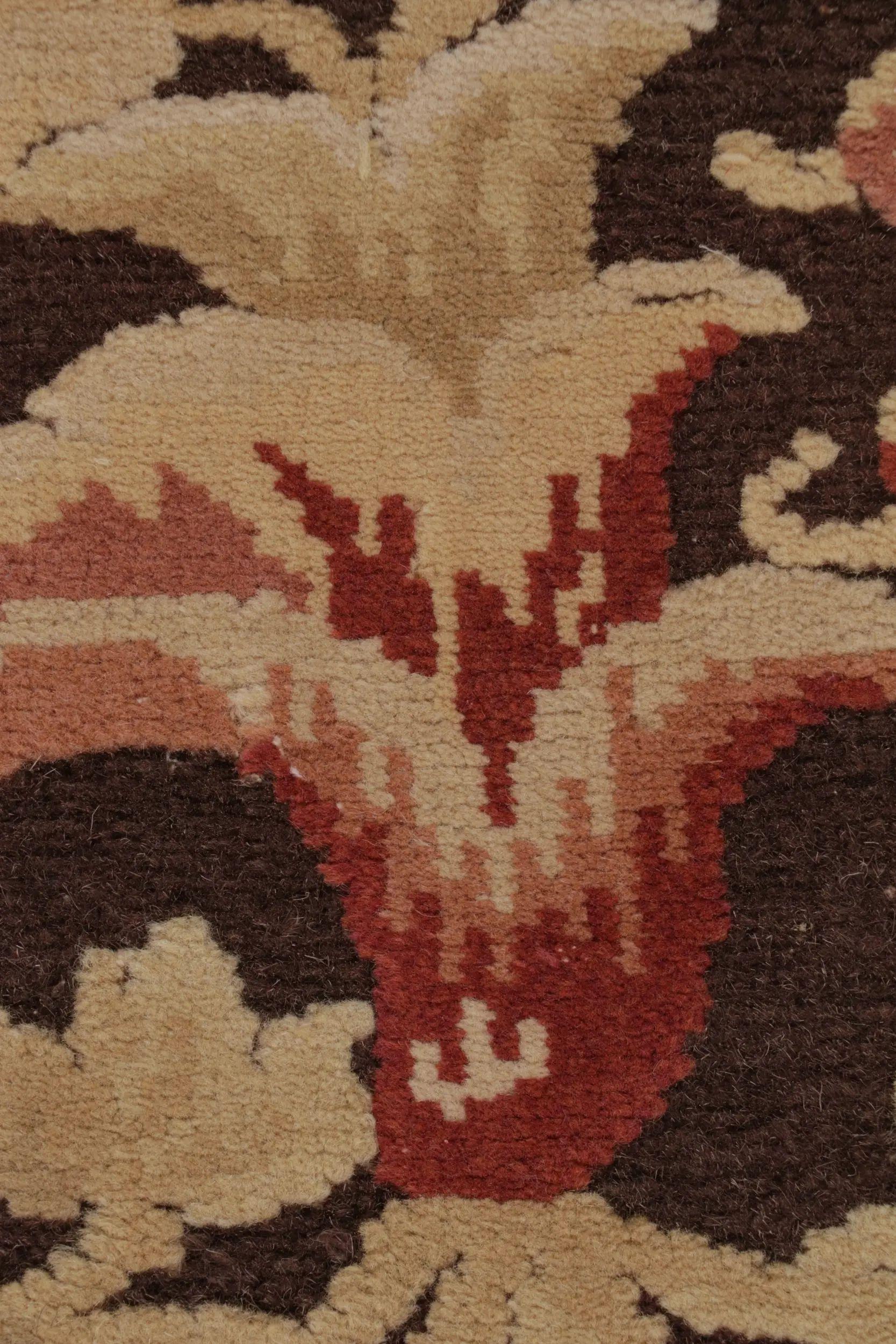 Laine Rug & Kilim's Modern 18th Century Style Wool Rug Brown and Beige All-Over Floral (Tapis de laine moderne du 18e siècle) en vente